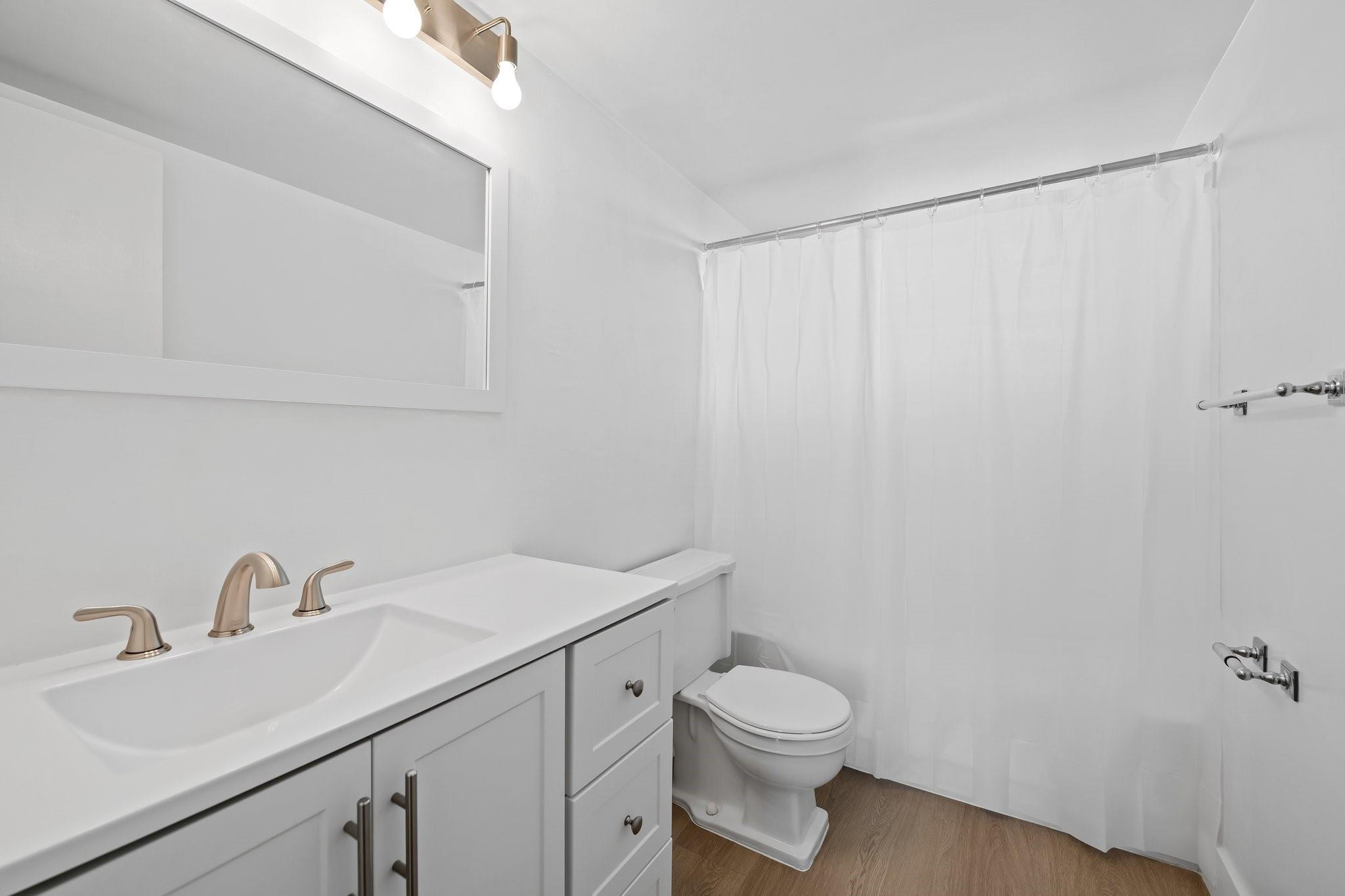 2555 NE 11th Street 806