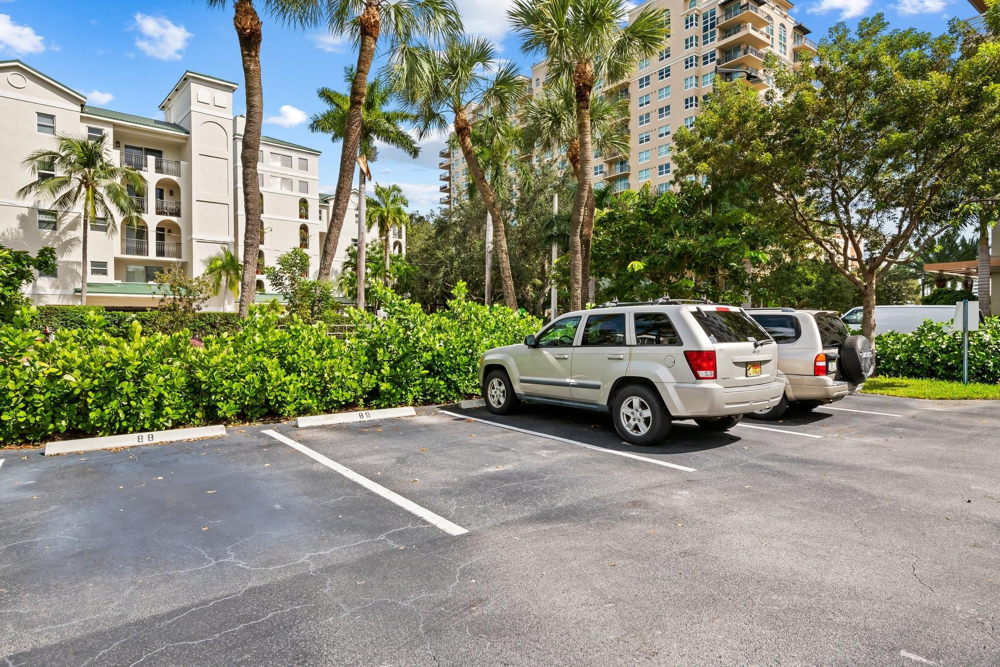 2555 NE 11th Street 806