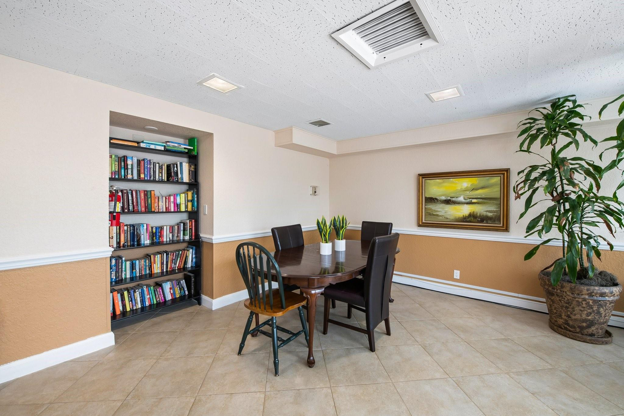 2555 NE 11th Street 806