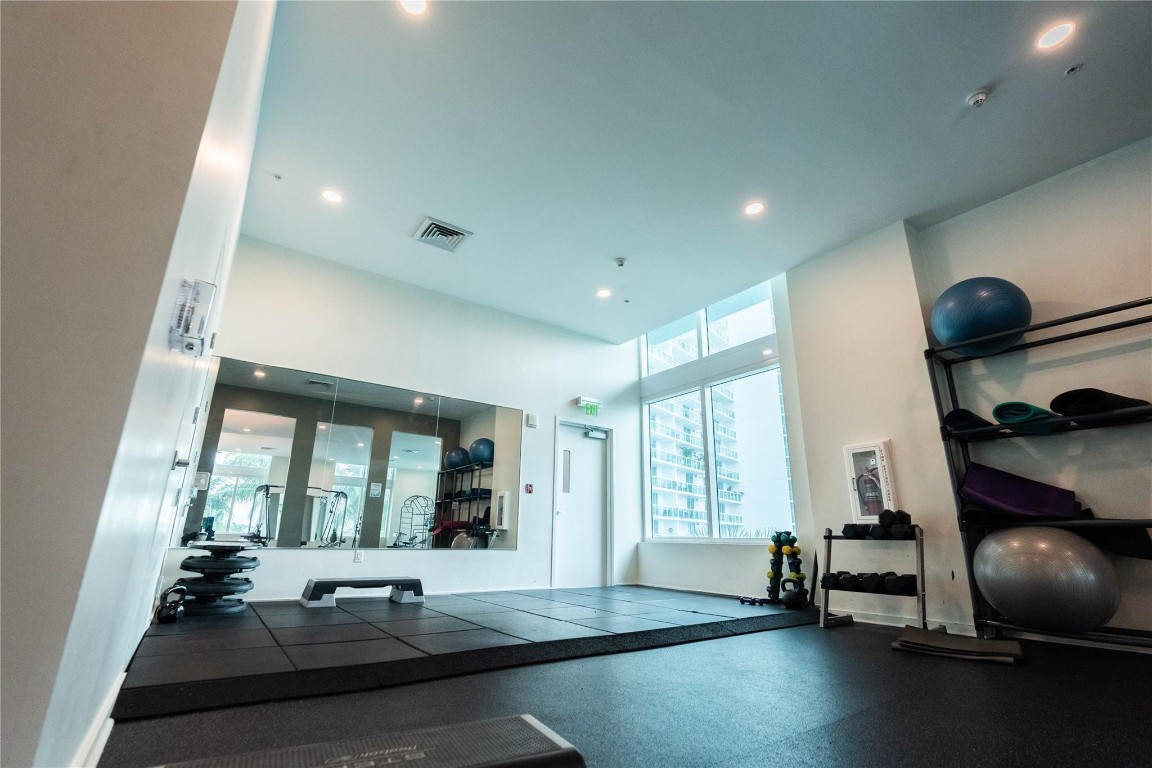 1900 N Bayshore Dr 2312