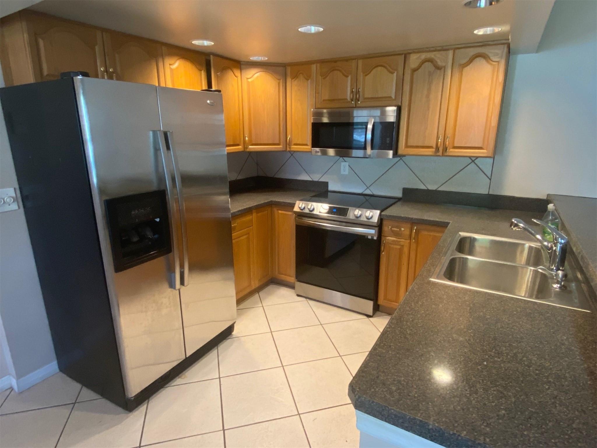5208 NE 24th Ter Unit: F217