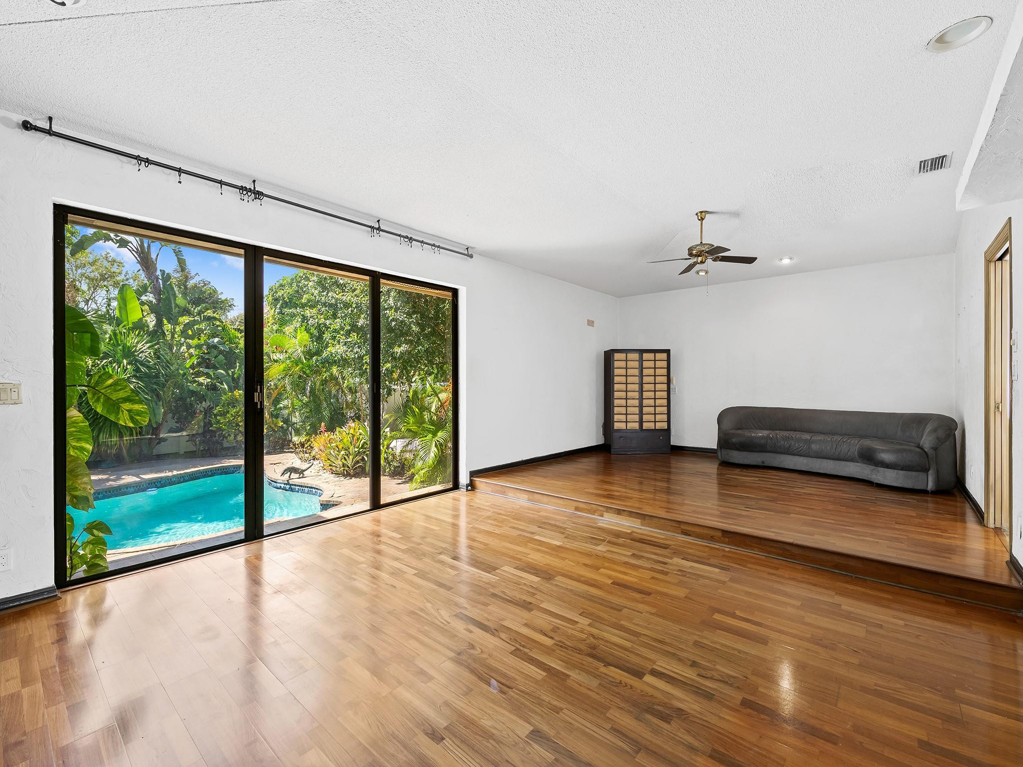 4001 Ibis Point Cir