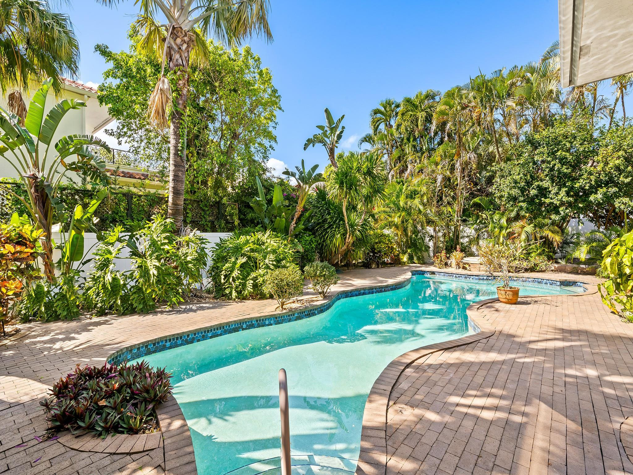 4001 Ibis Point Cir