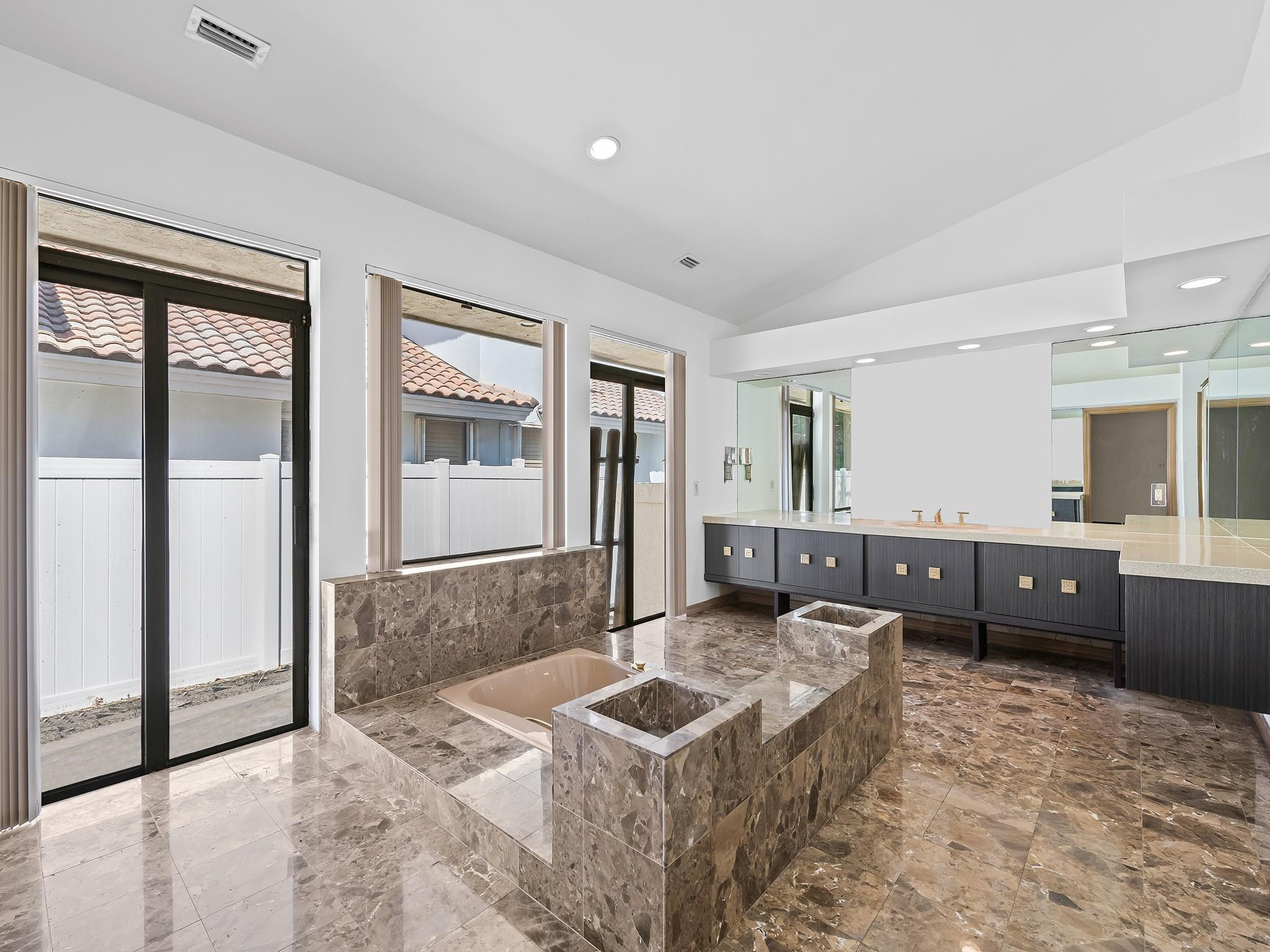 4001 Ibis Point Cir