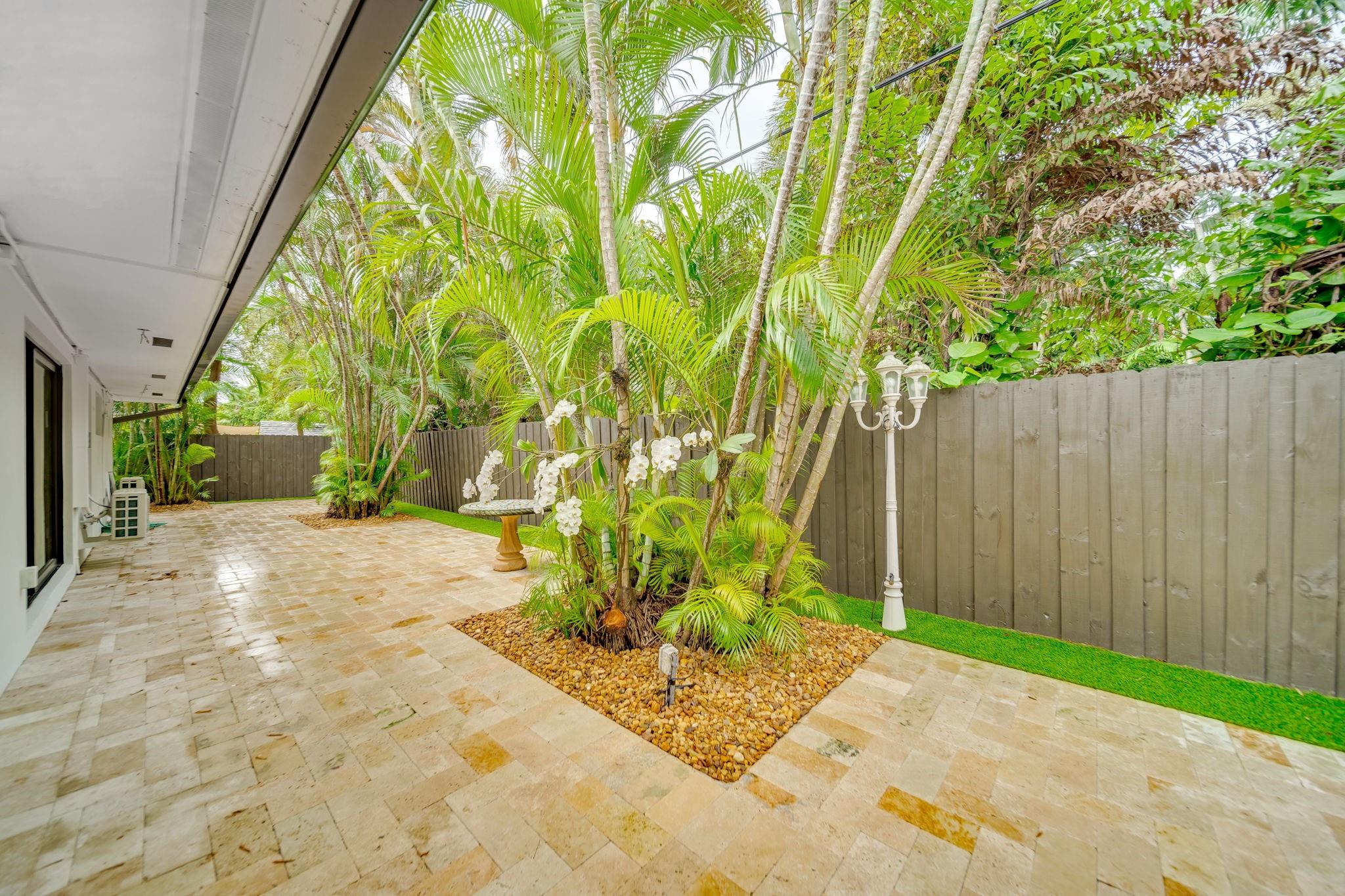 1411 Bayview Dr