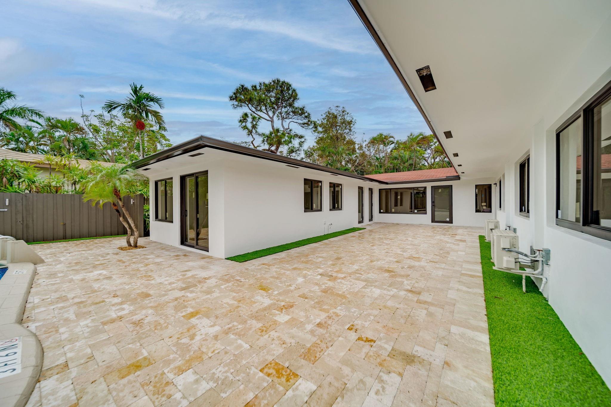 1411 Bayview Dr