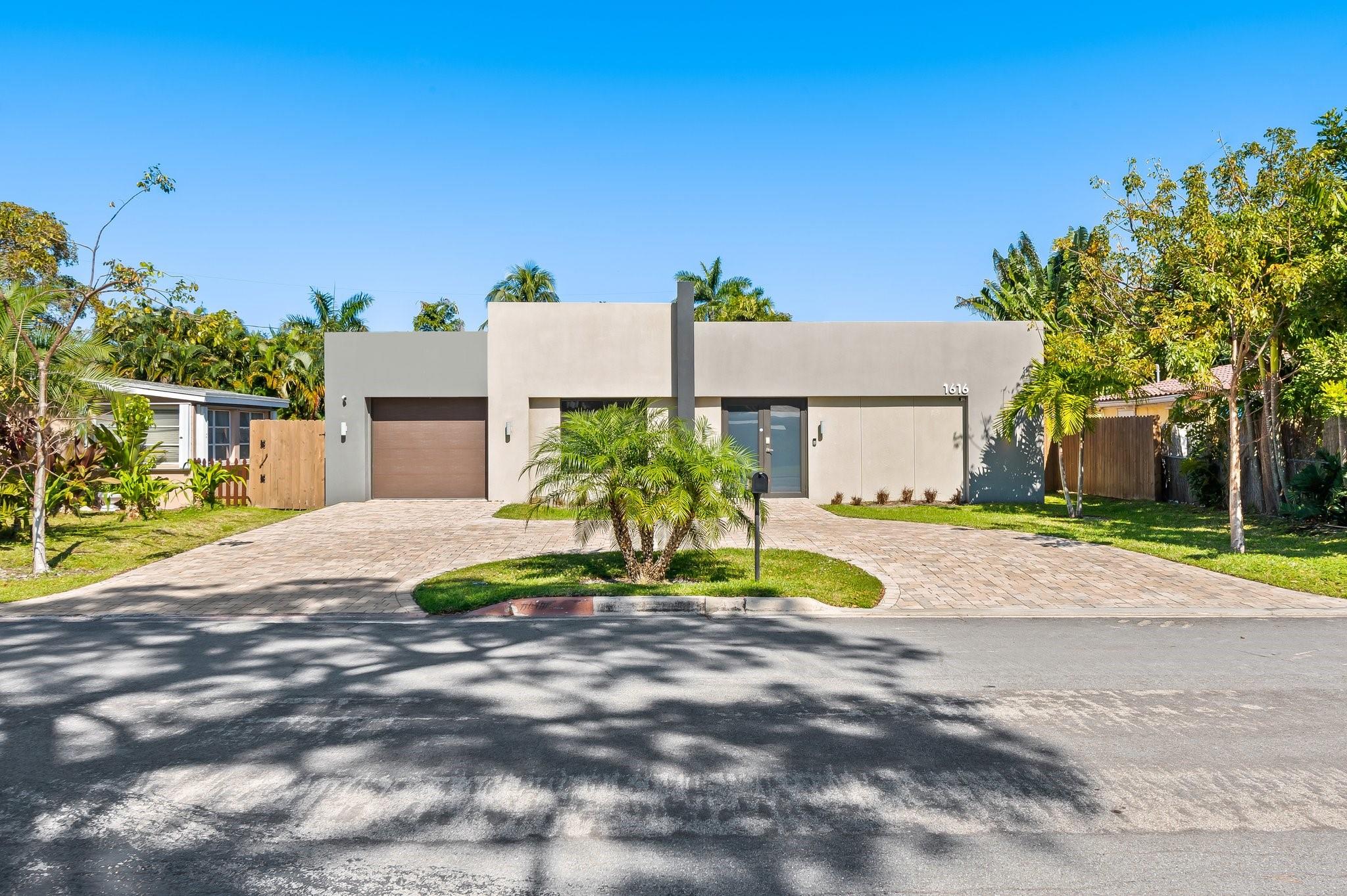 1616 NE 17th Ter