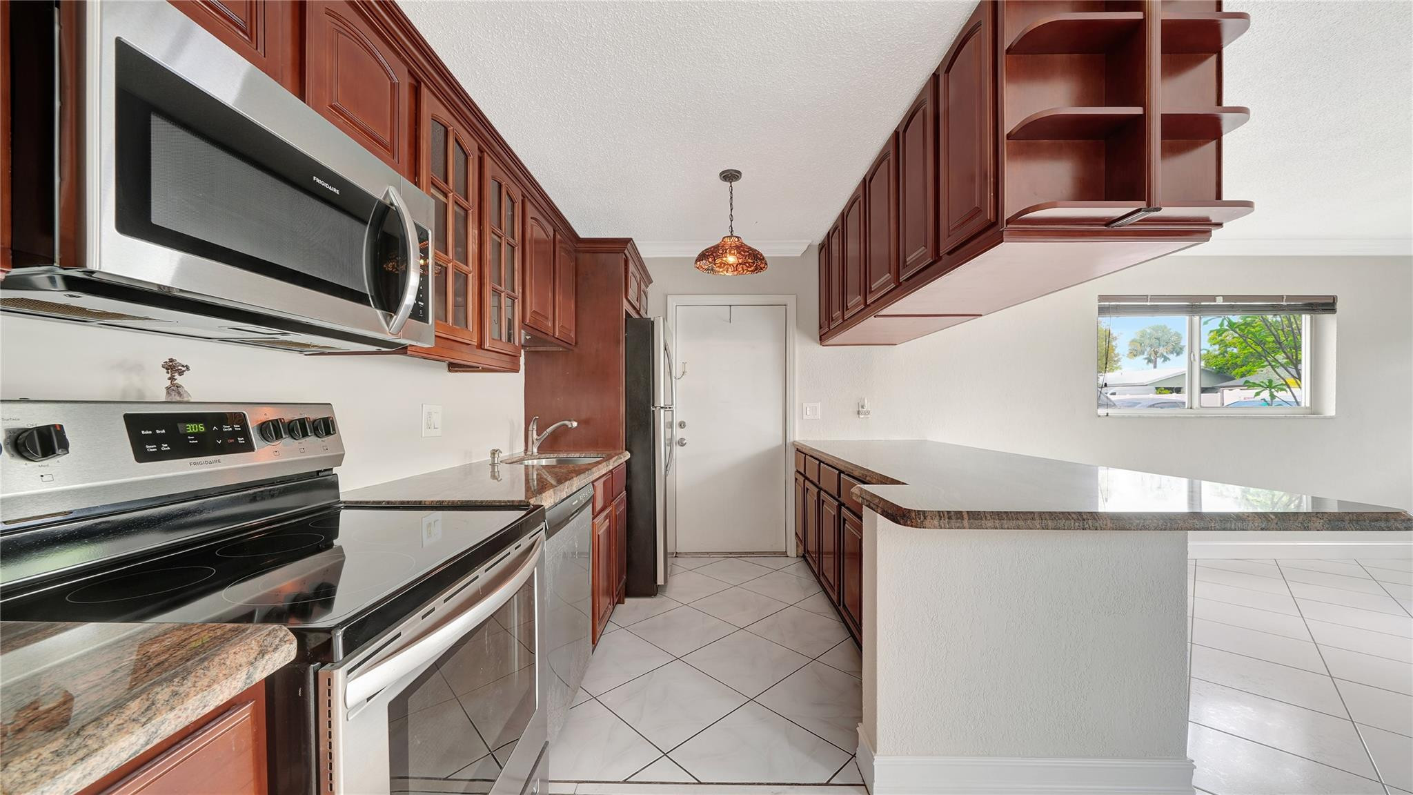 2701 Middle River Dr 10