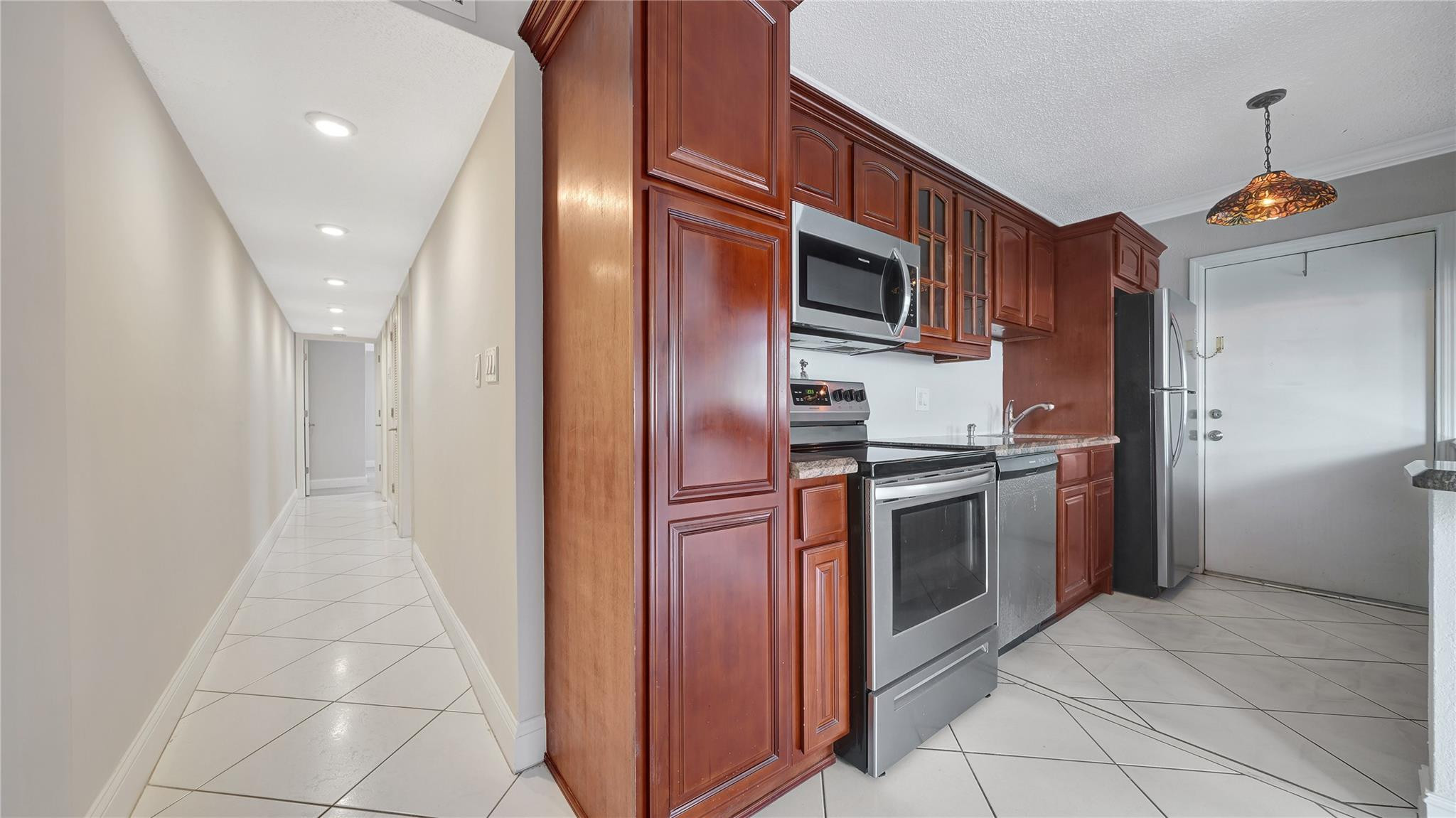 2701 Middle River Dr 10