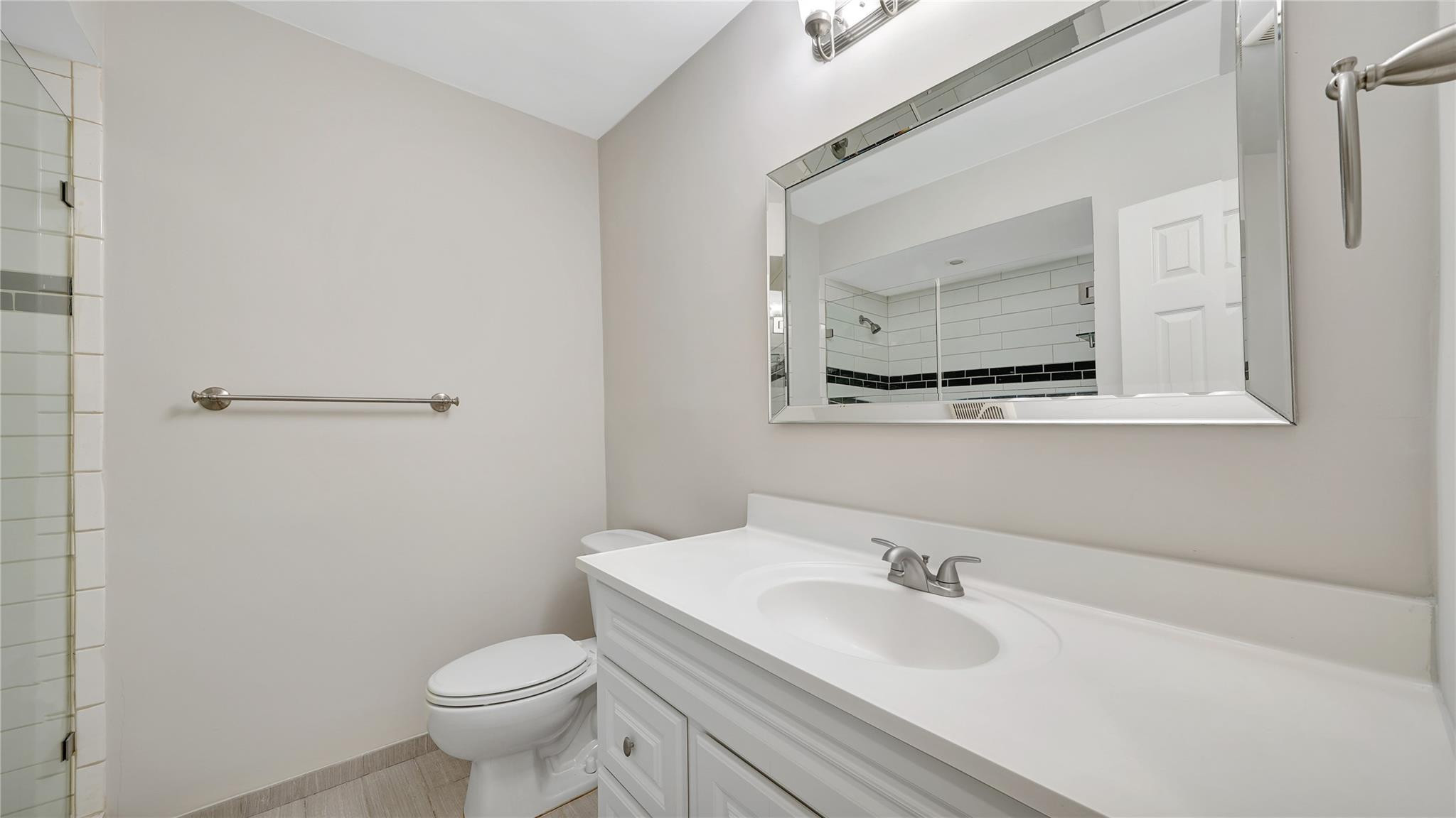 2701 Middle River Dr 10