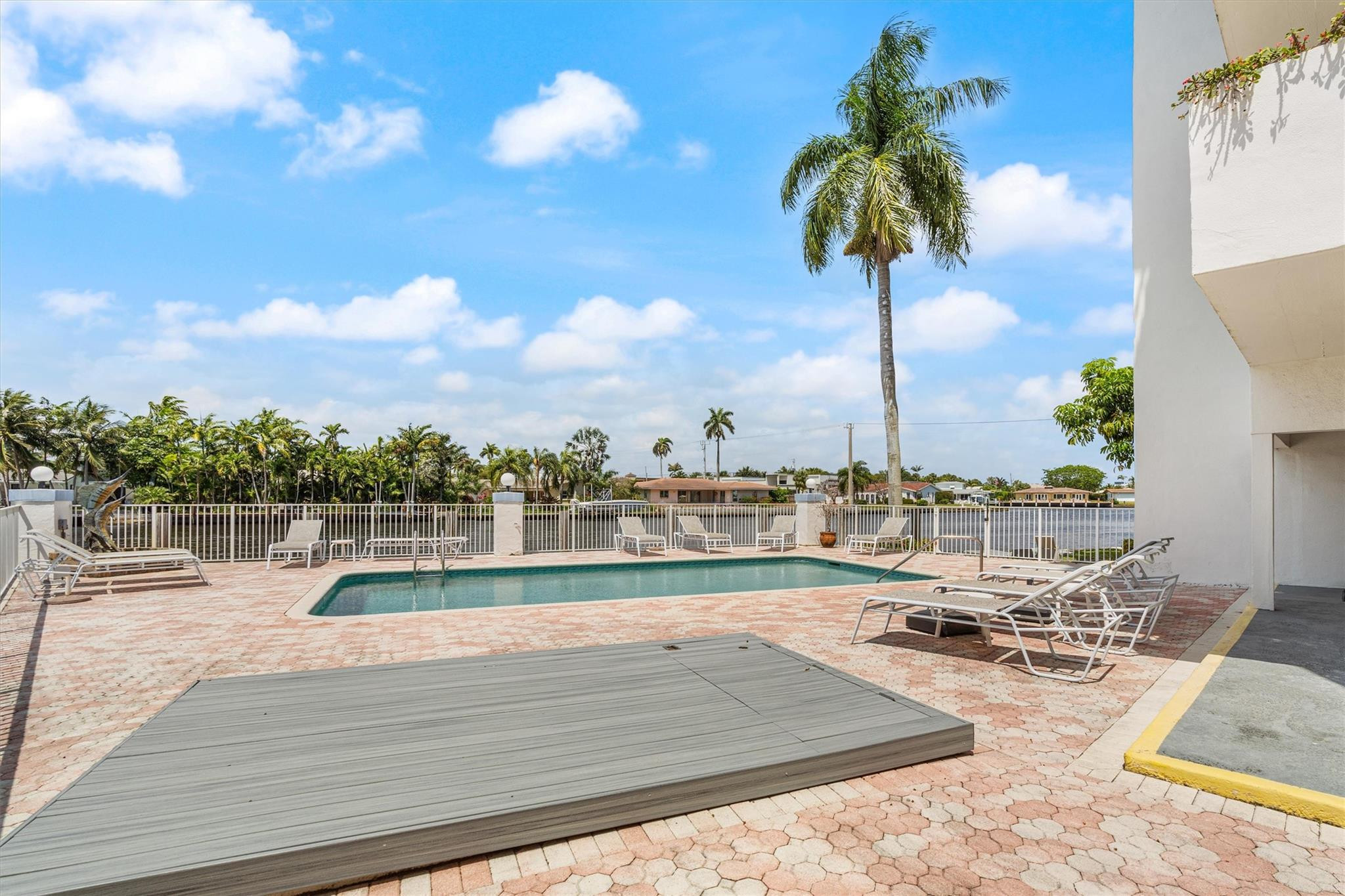 1839 Middle River Drive 104