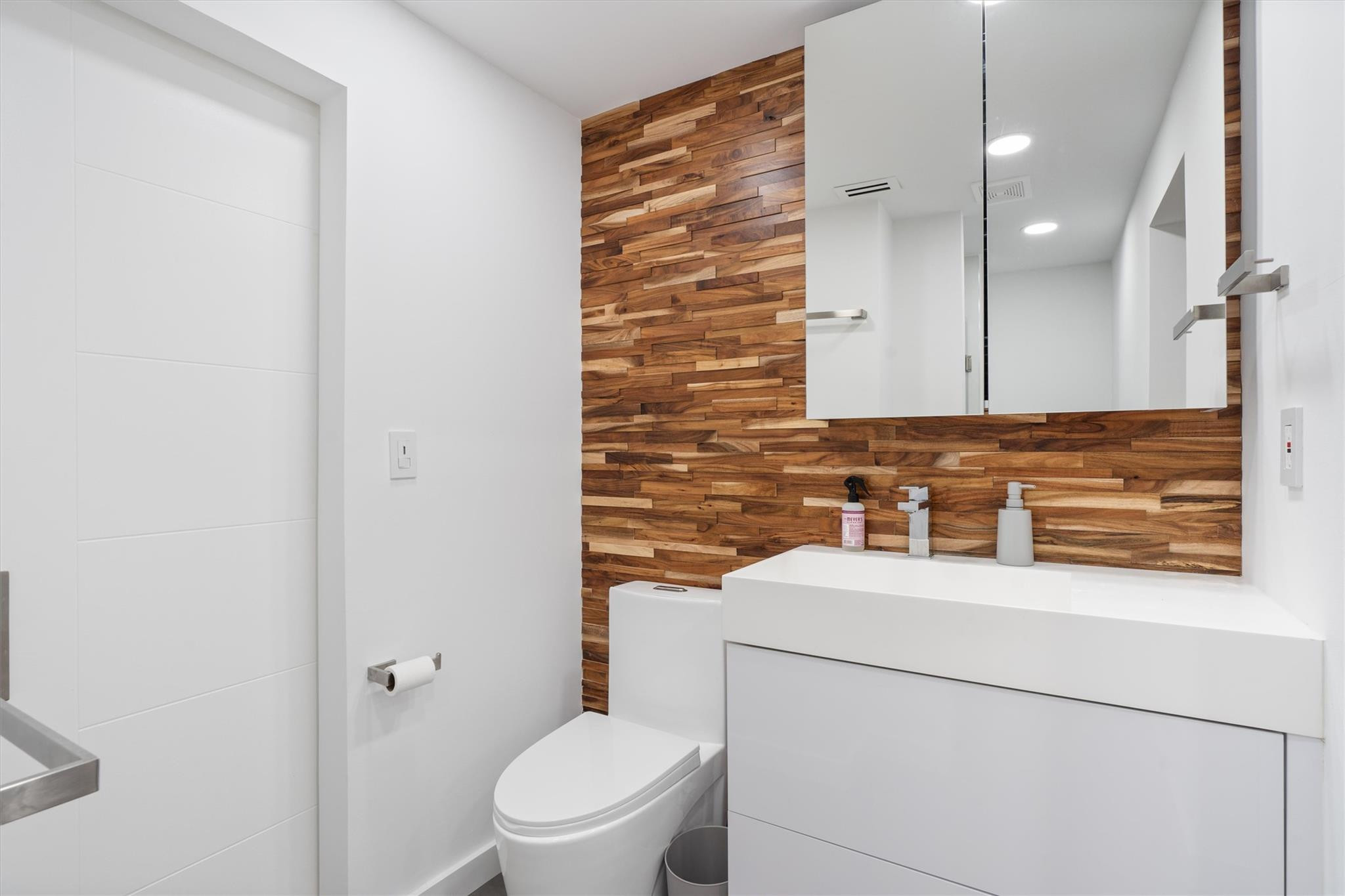 1839 Middle River Drive 104