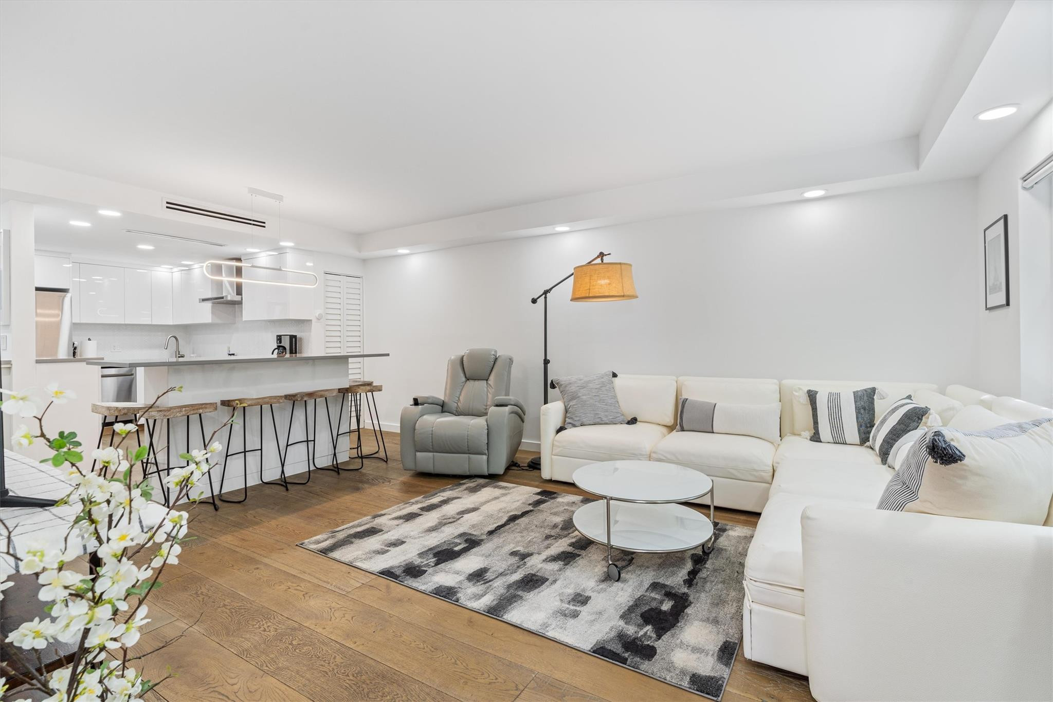 1839 Middle River Drive 104