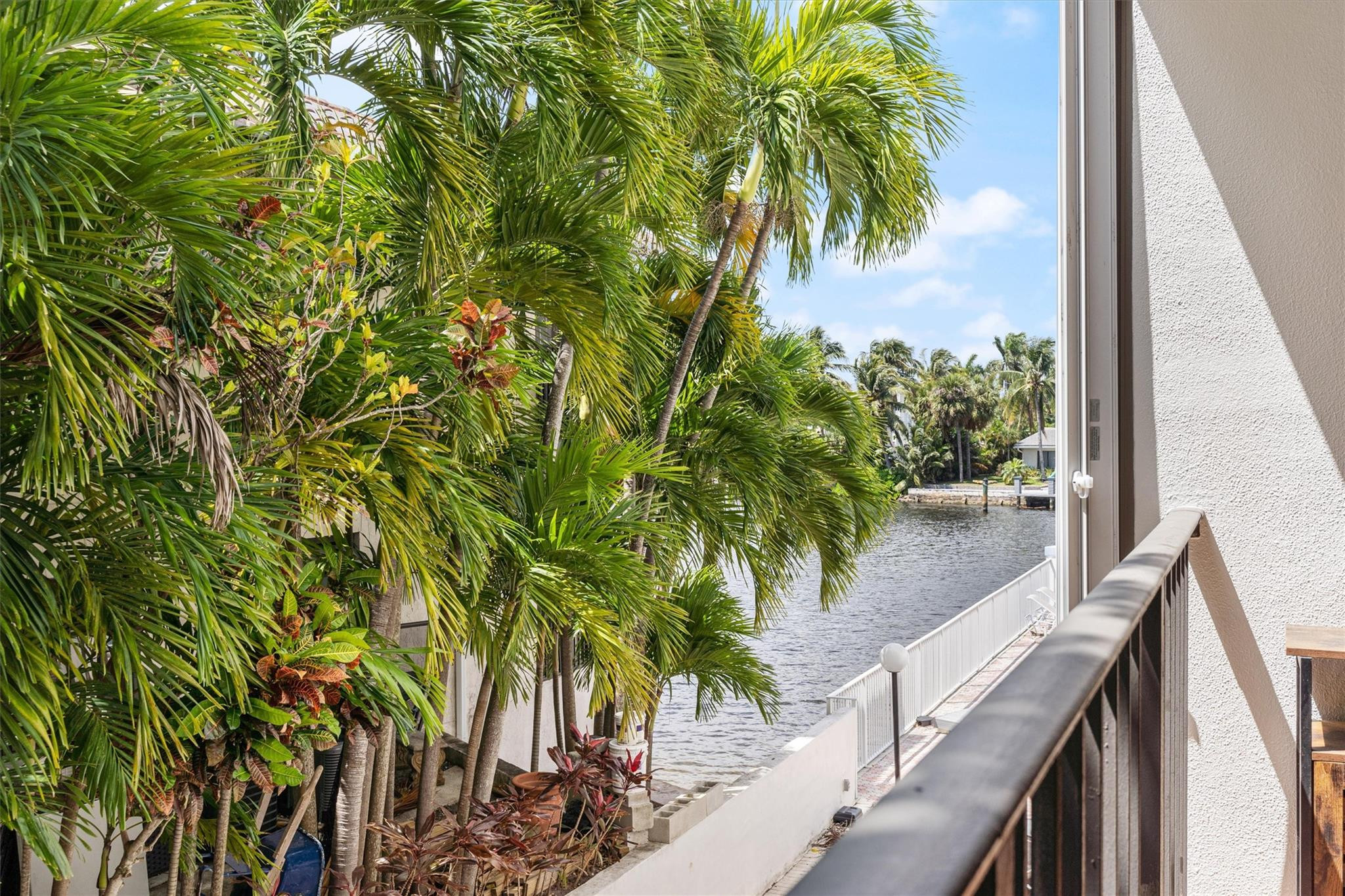 1839 Middle River Drive 104