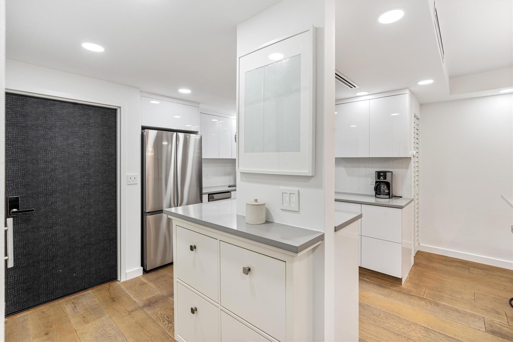 1839 Middle River Drive 104