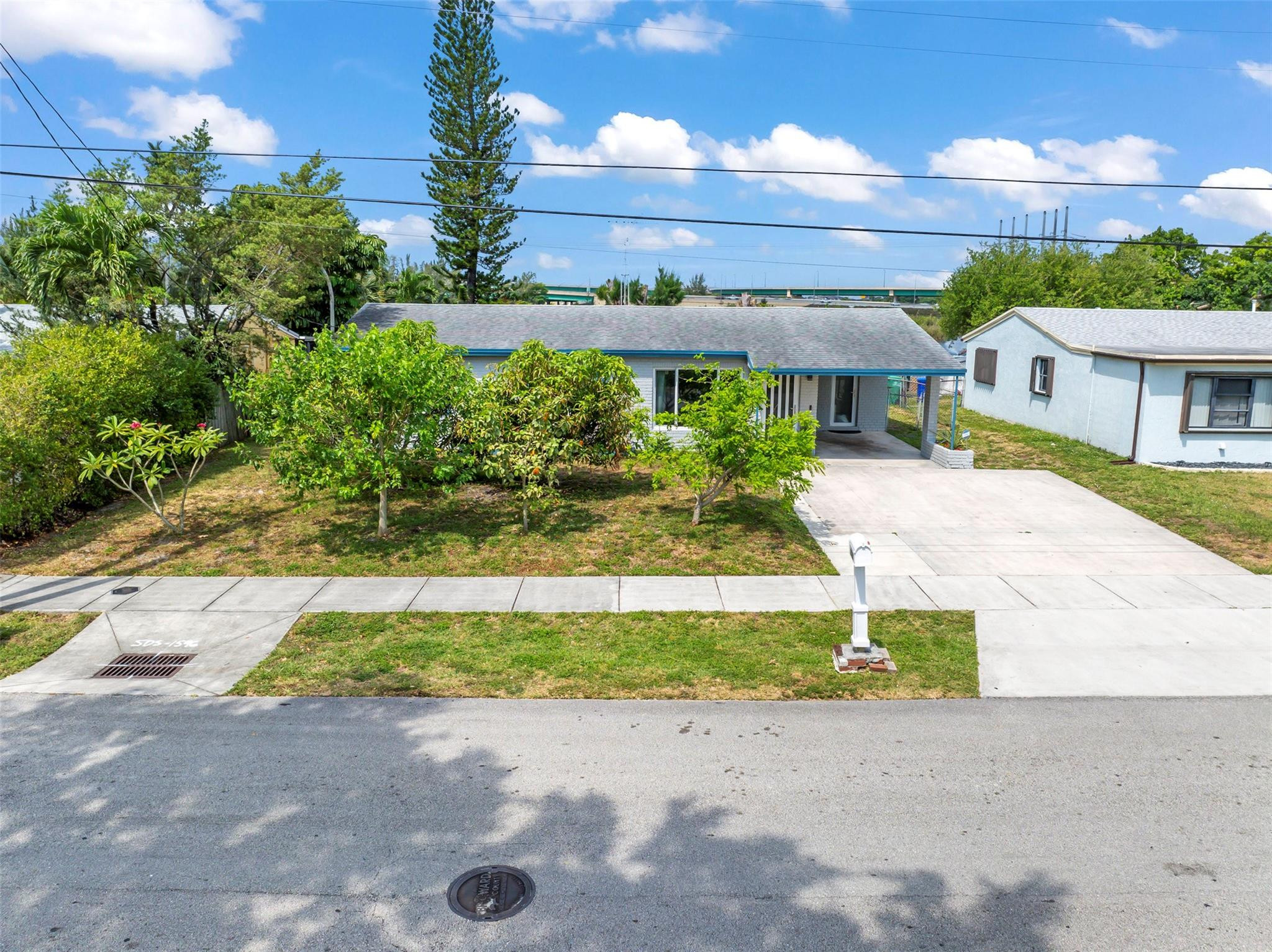 4528 SW 24th St