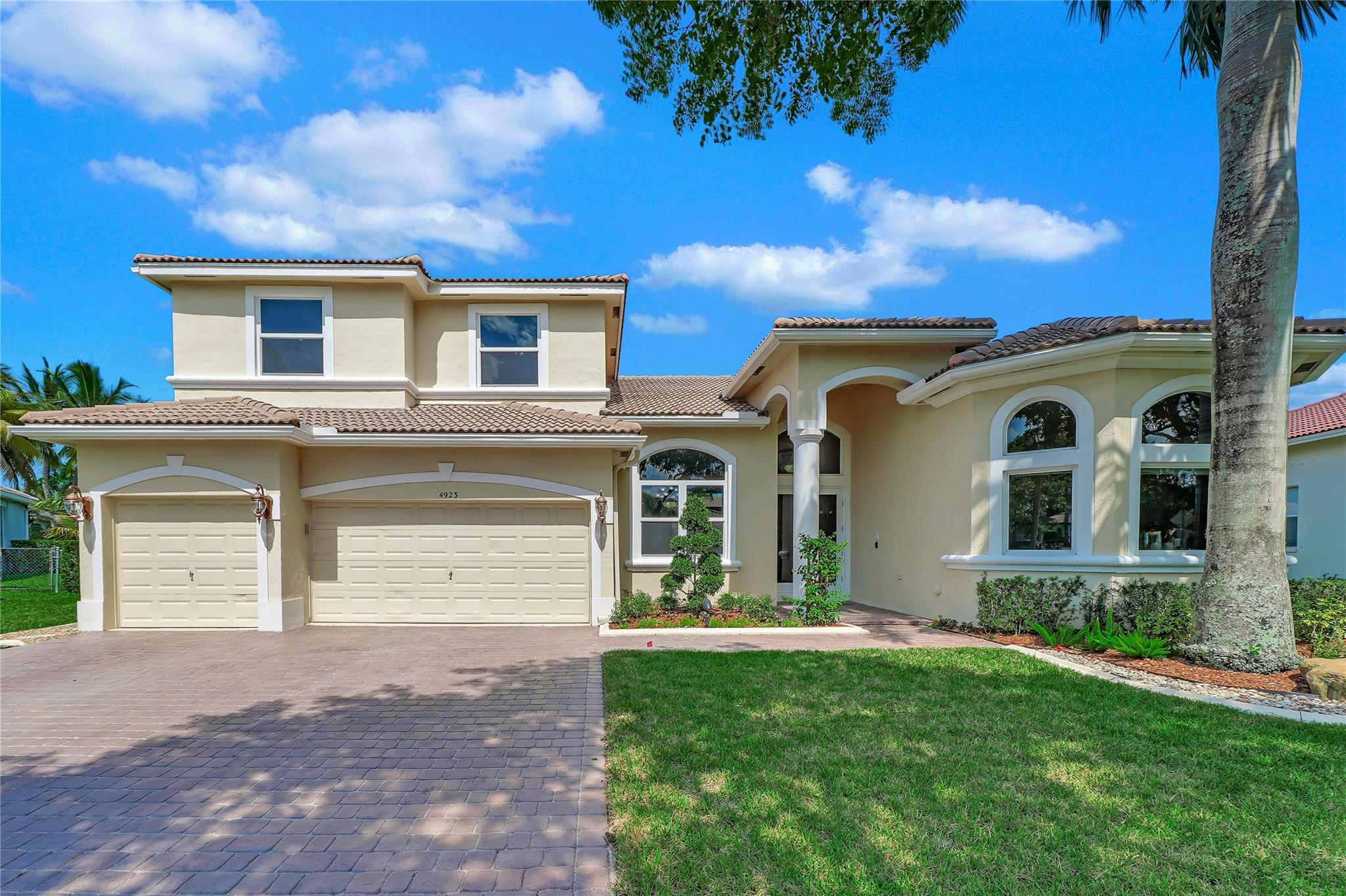 4923 NW 110th Way