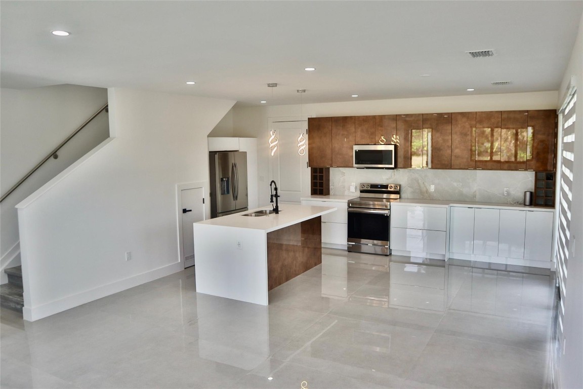 1290 NE 35 Street 1290