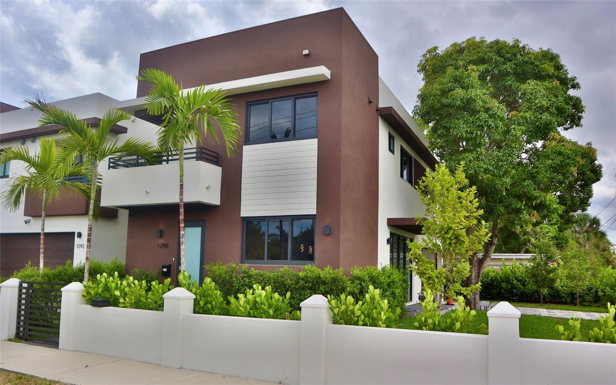 1290 NE 35 Street 1290