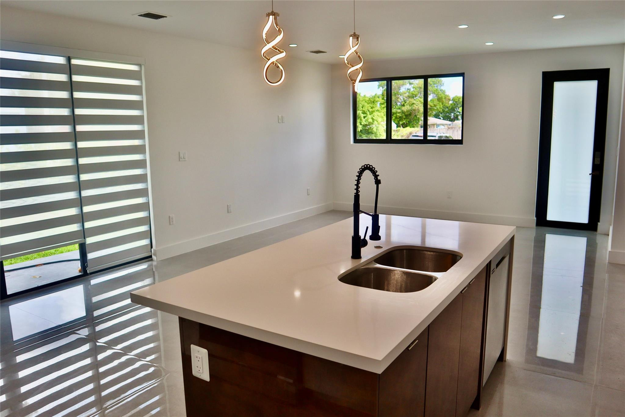 1290 NE 35 Street 1290