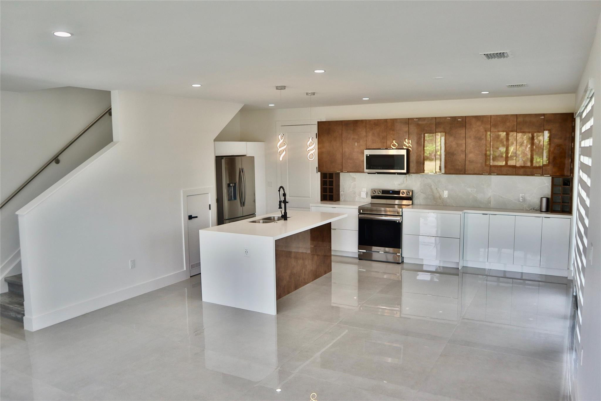 1290 NE 35 Street 1290