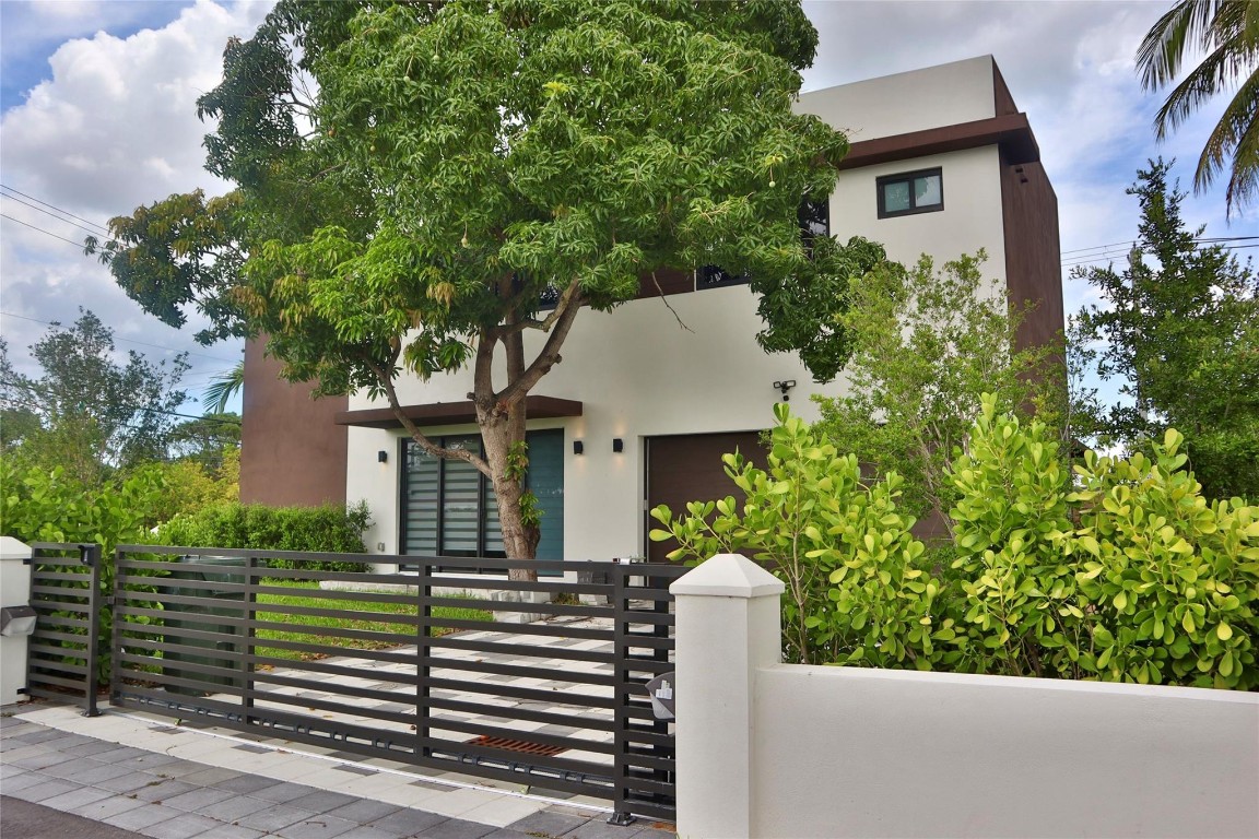 1290 NE 35 Street 1290