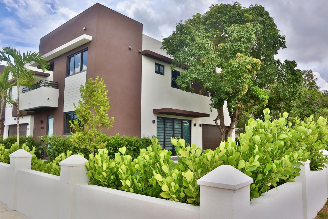 1290 NE 35 Street 1290