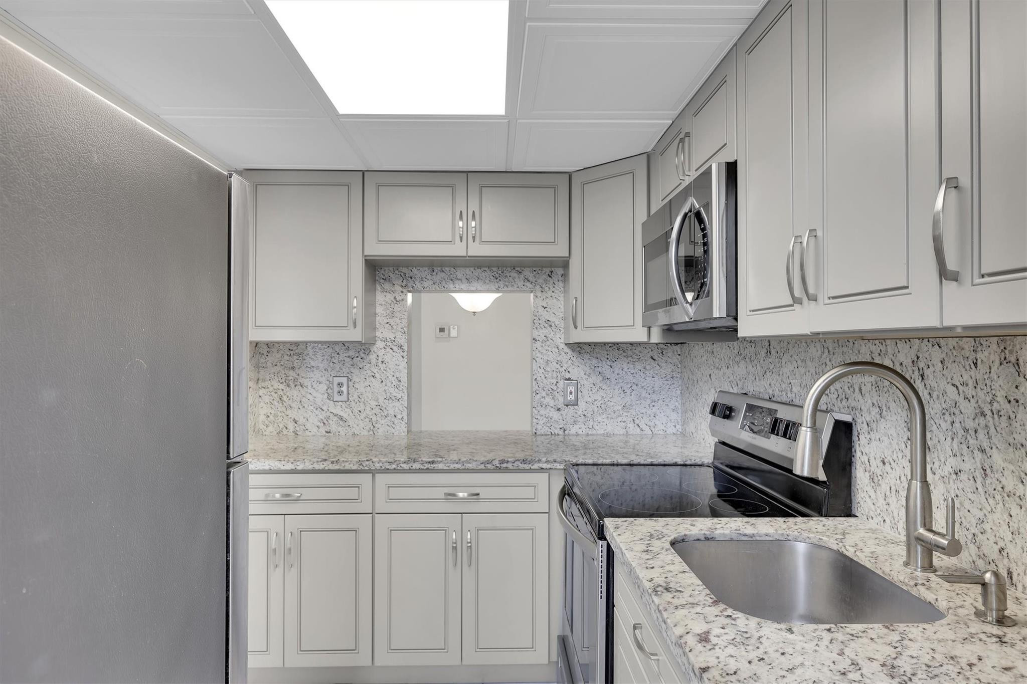 2050 NE 39th Street S102