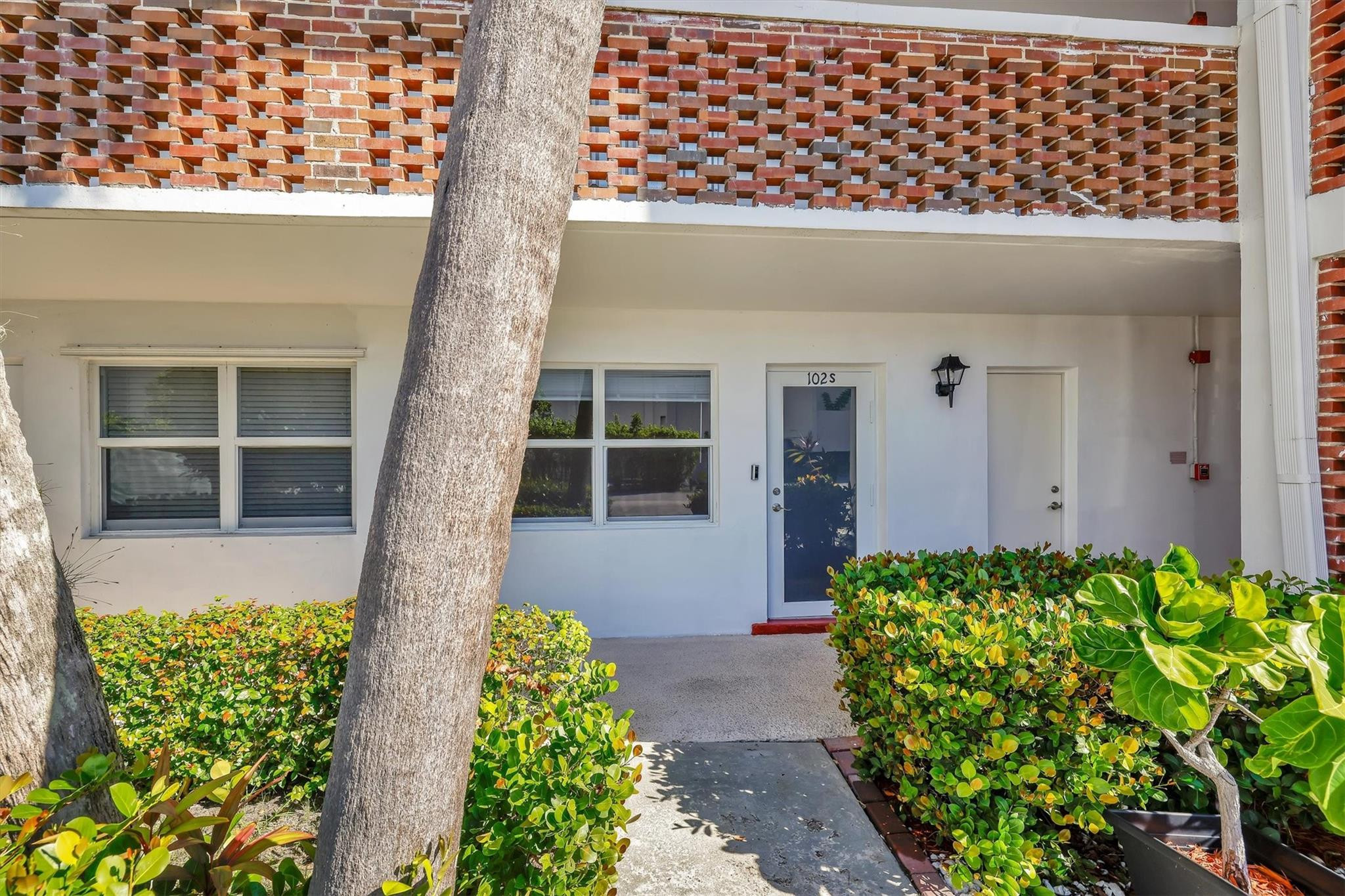 2050 NE 39th Street S102