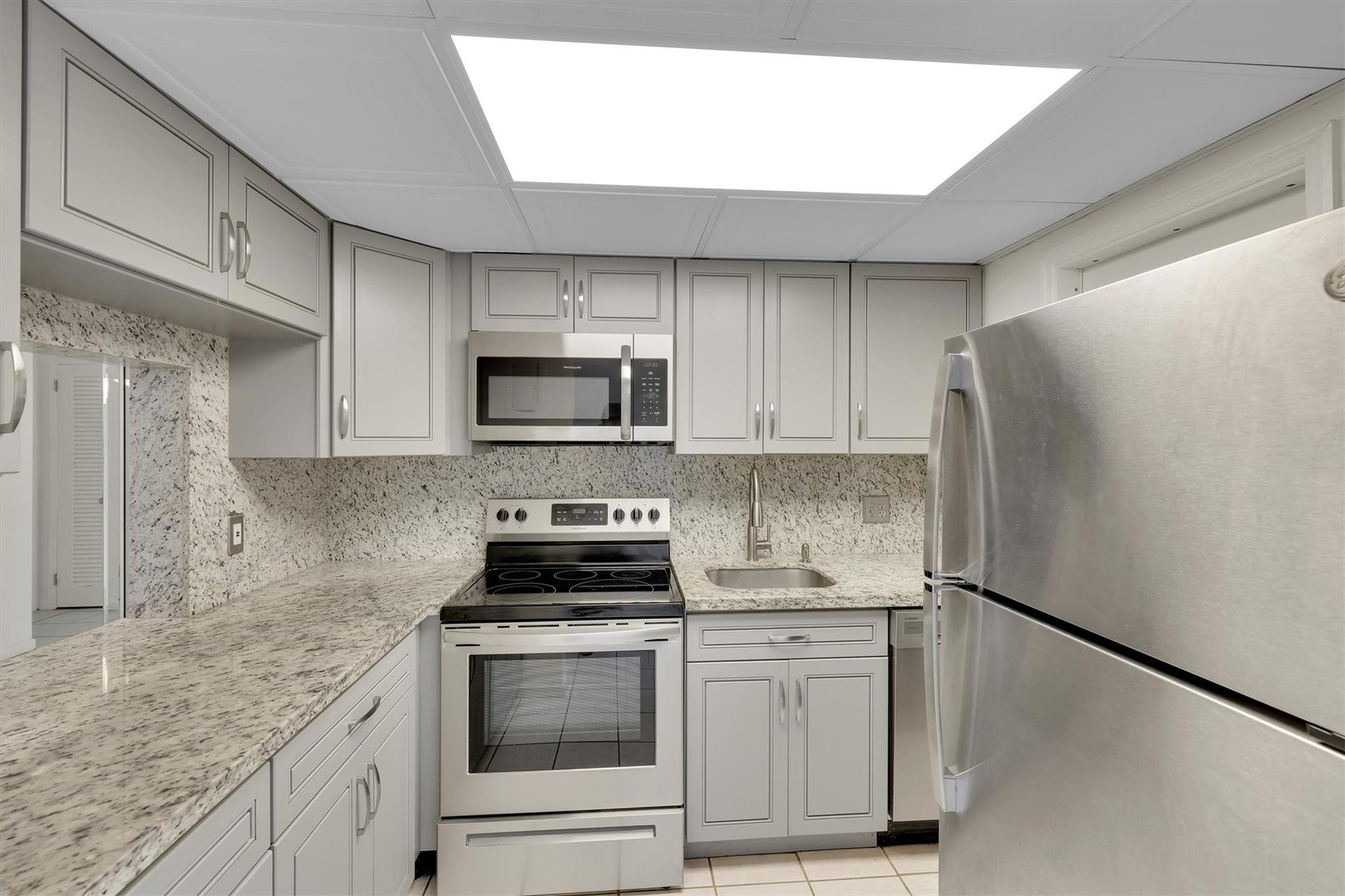 2050 NE 39th Street S102