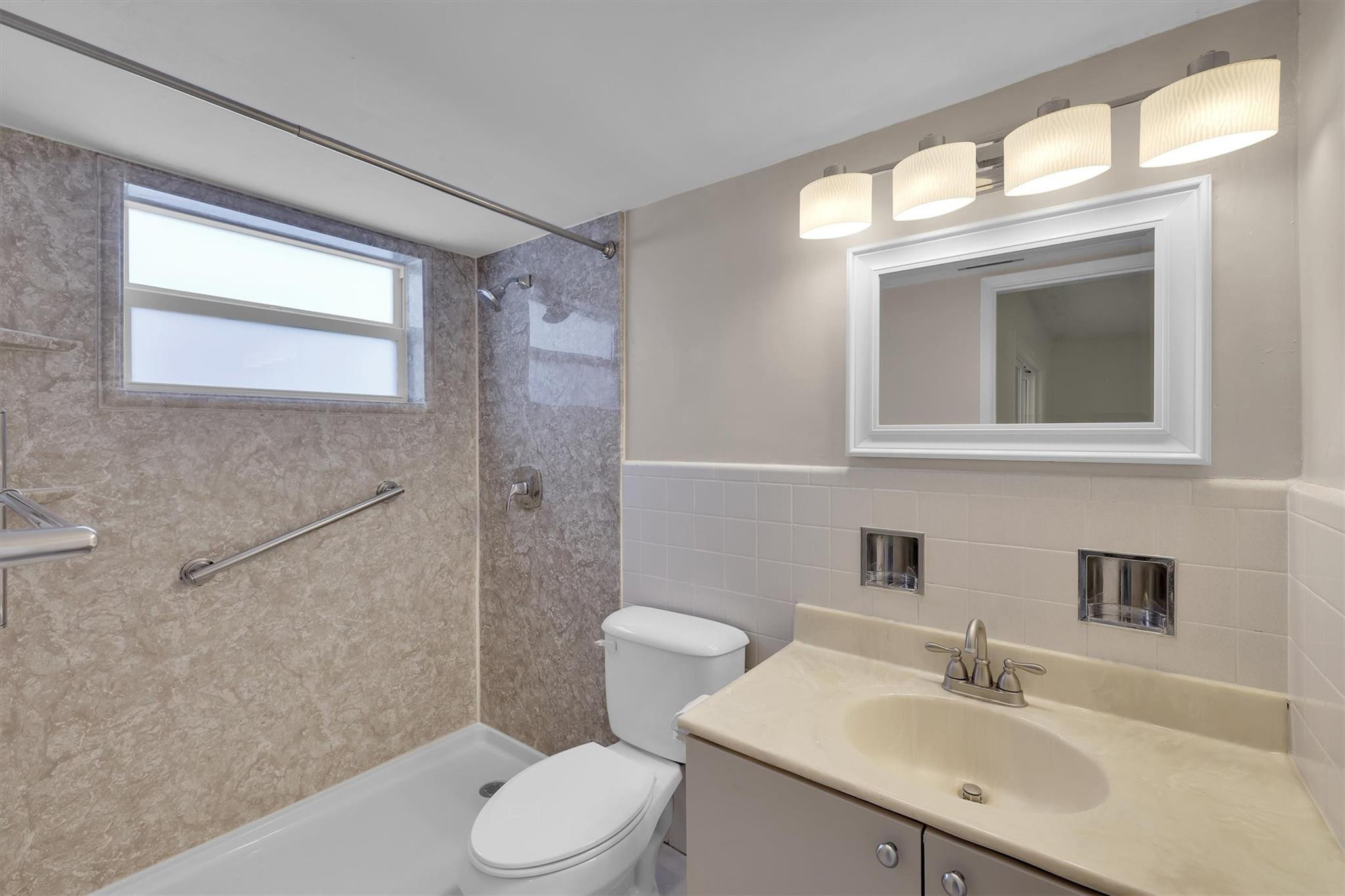 2050 NE 39th Street S102