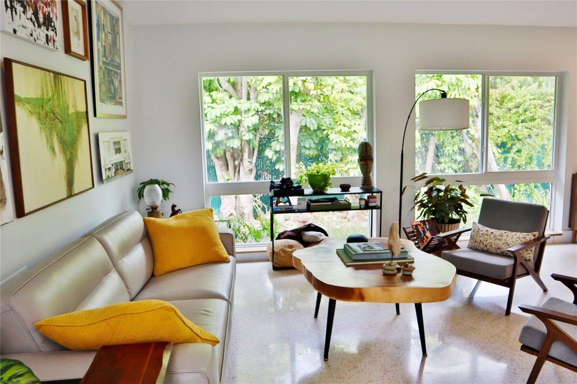 1900 Coral Gardens Drive