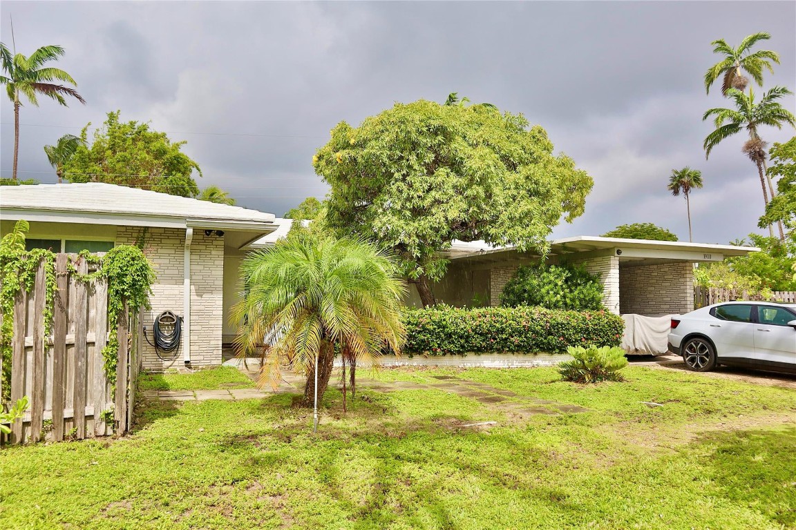 1900 Coral Gardens Drive