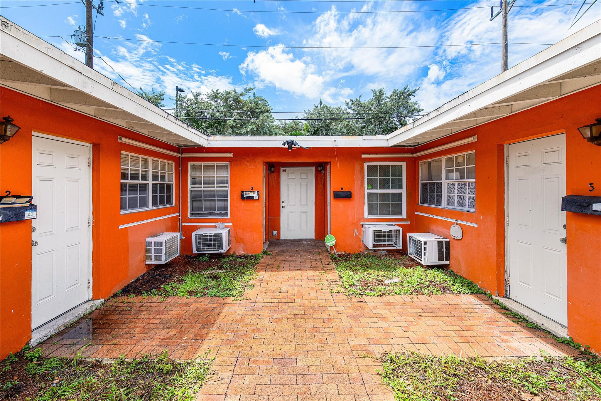 1141 NE 23rd Ter