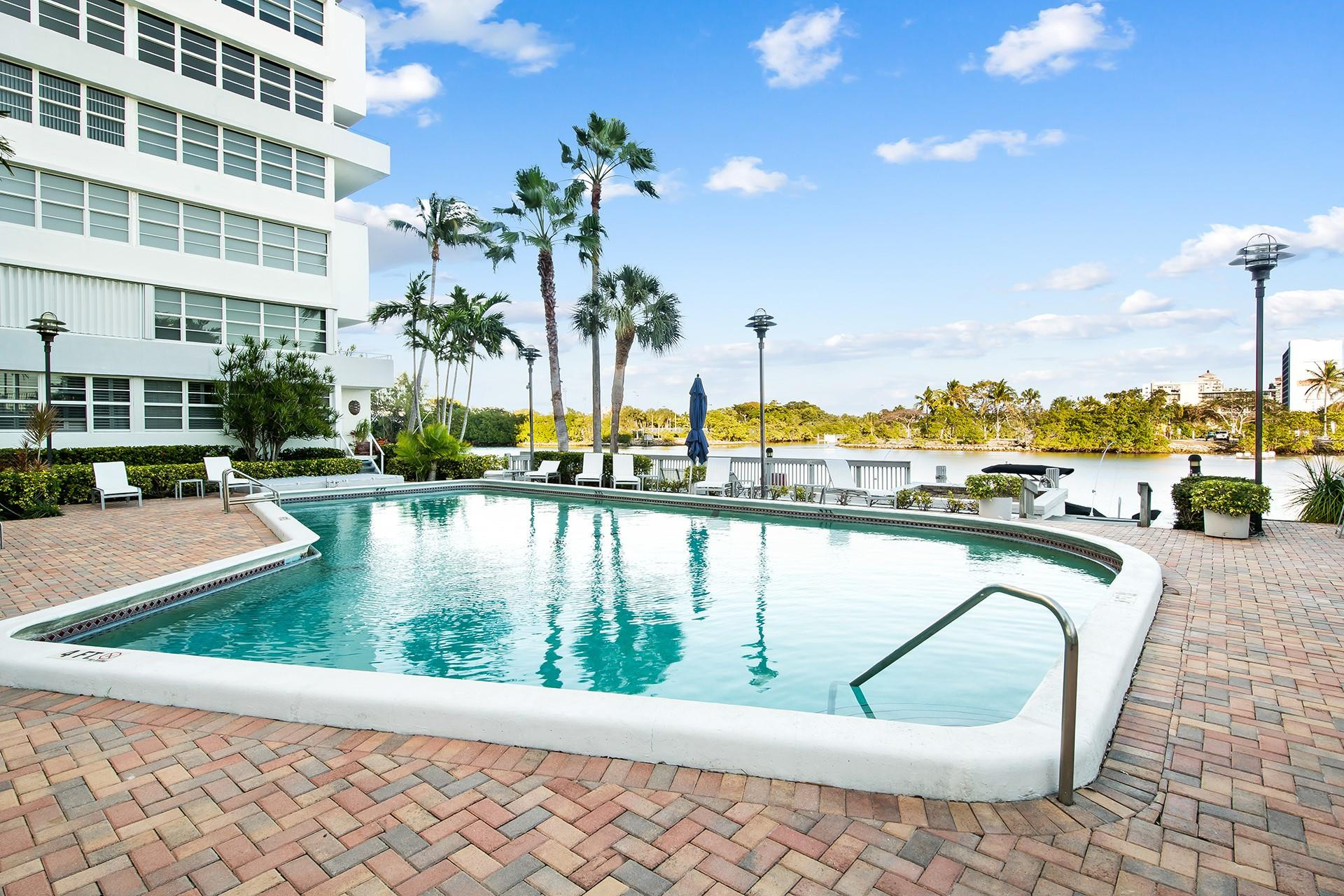 1160 N Federal Highway 219