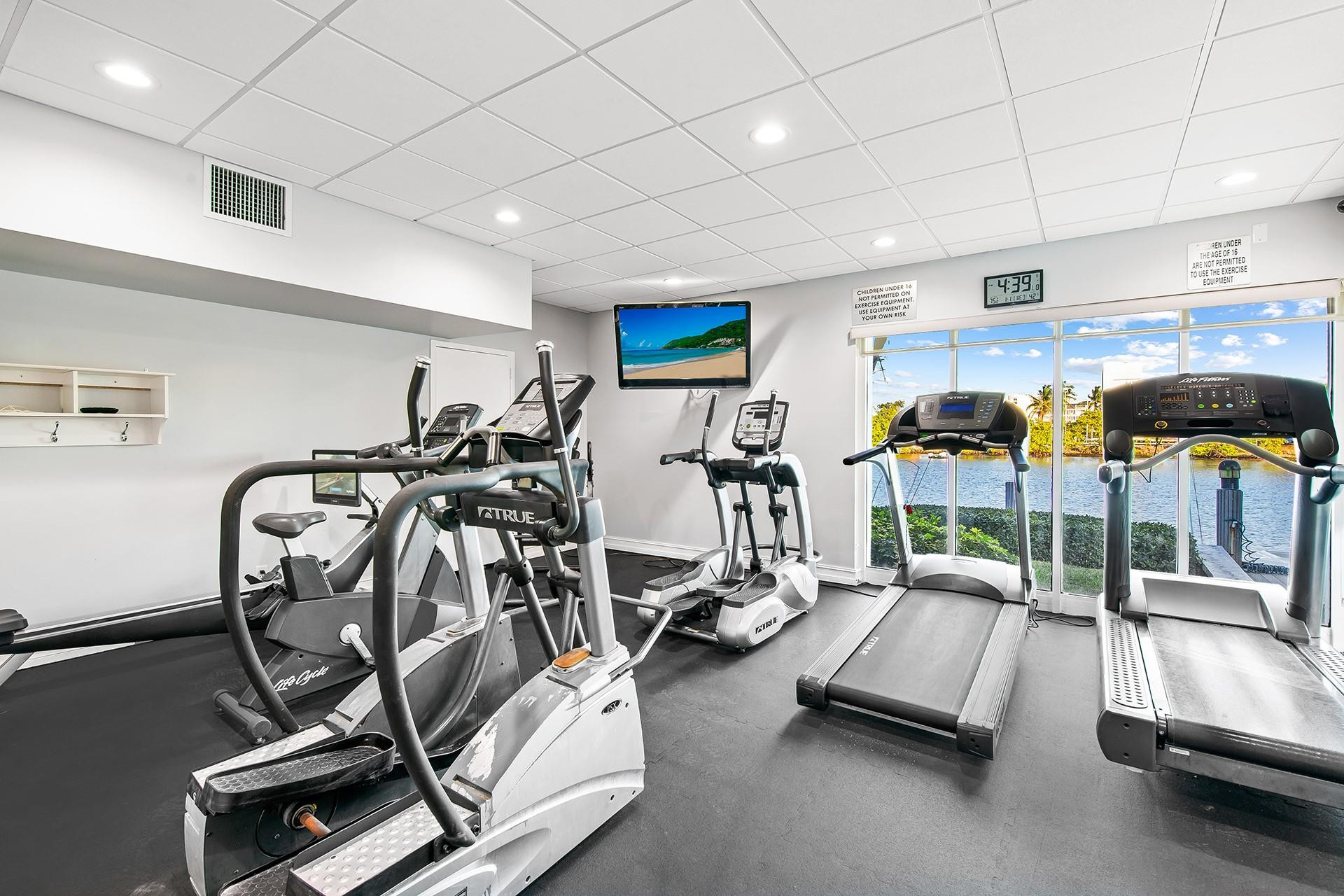 1160 N Federal Highway 219