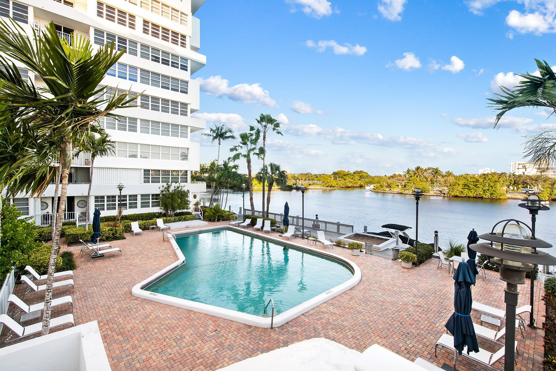 1160 N Federal Highway 219