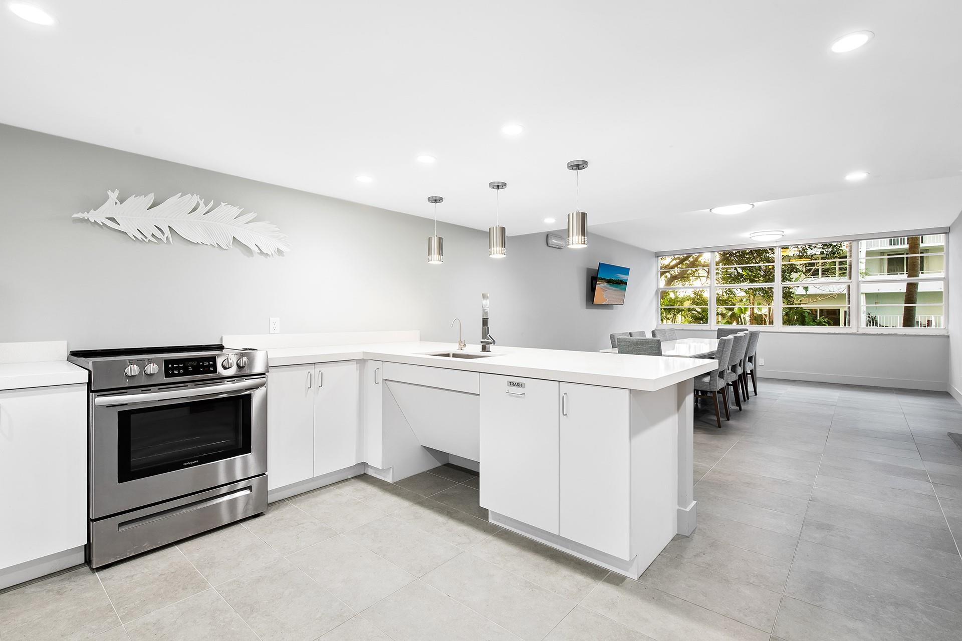 1160 N Federal Highway 219