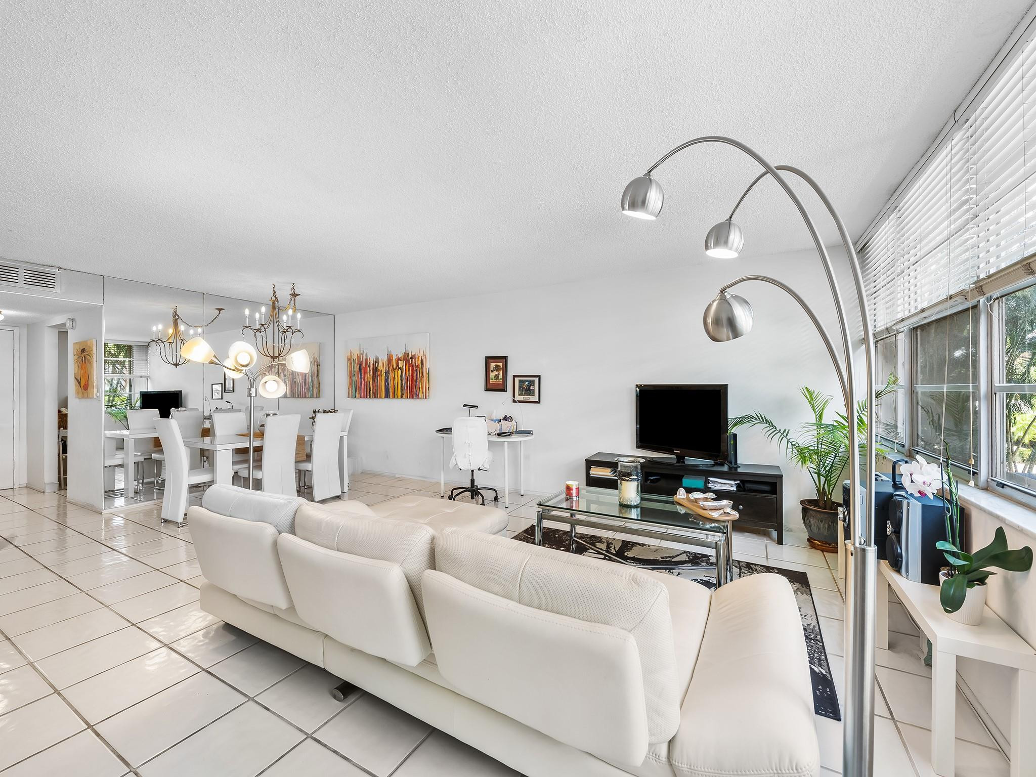 1160 N Federal Highway 219