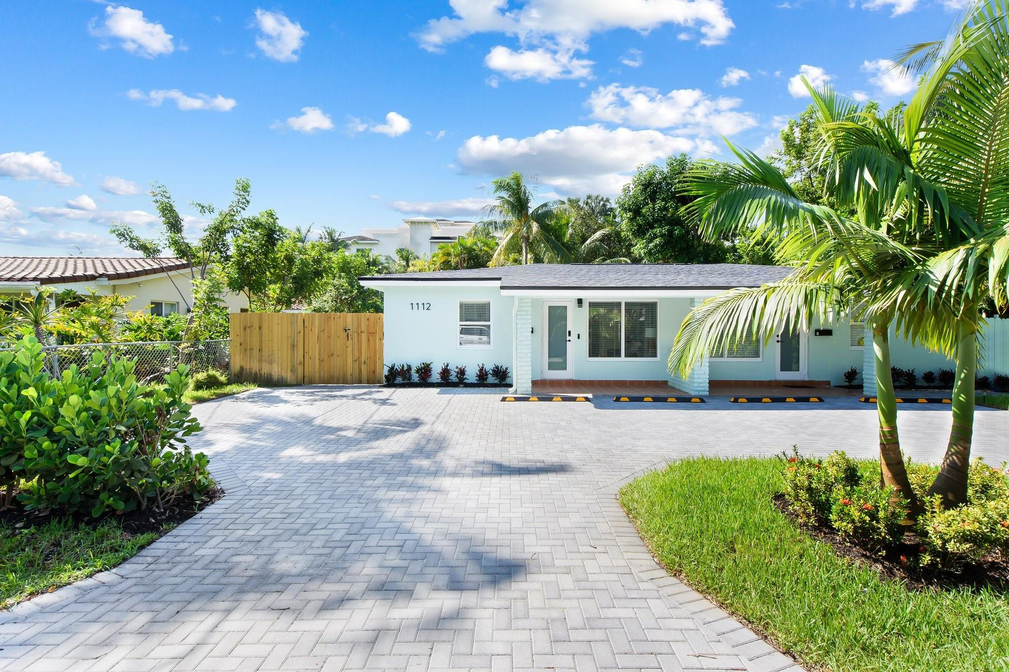 1112 NE 11th Street 1