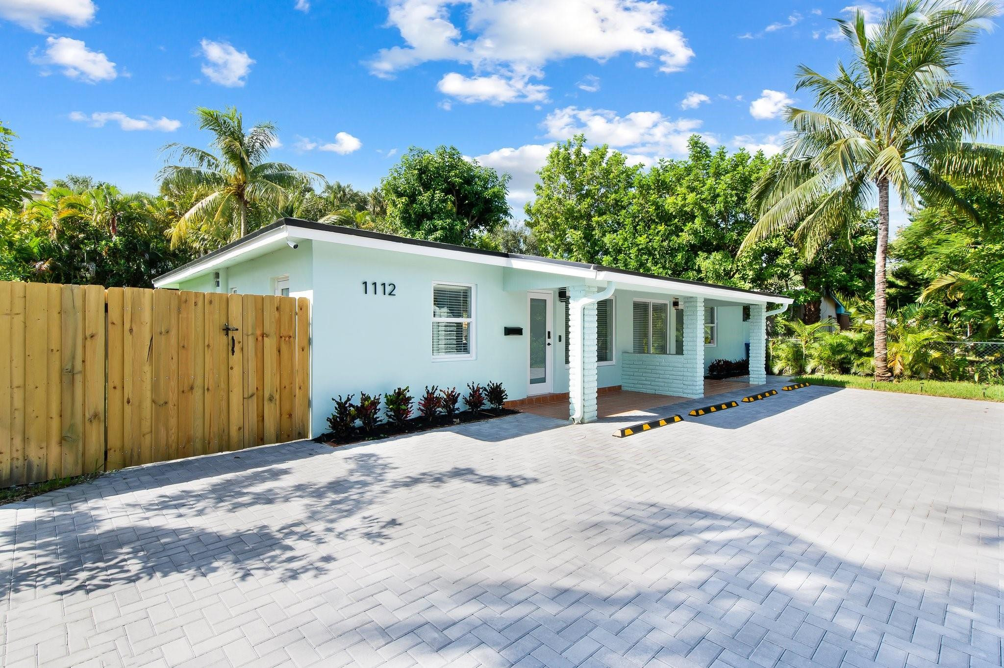 1112 NE 11th Street 1