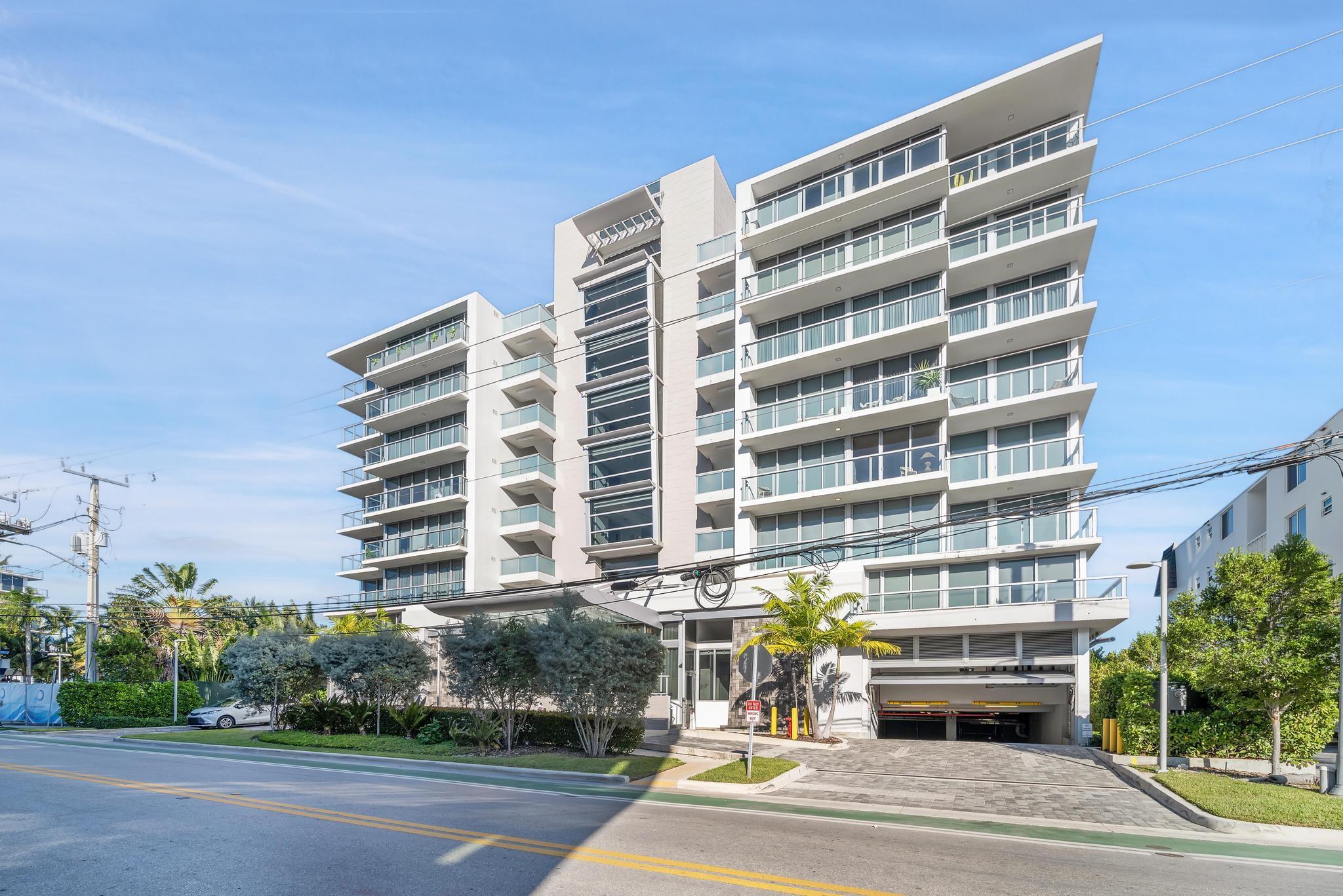 9521 E Bay Harbor Dr 305