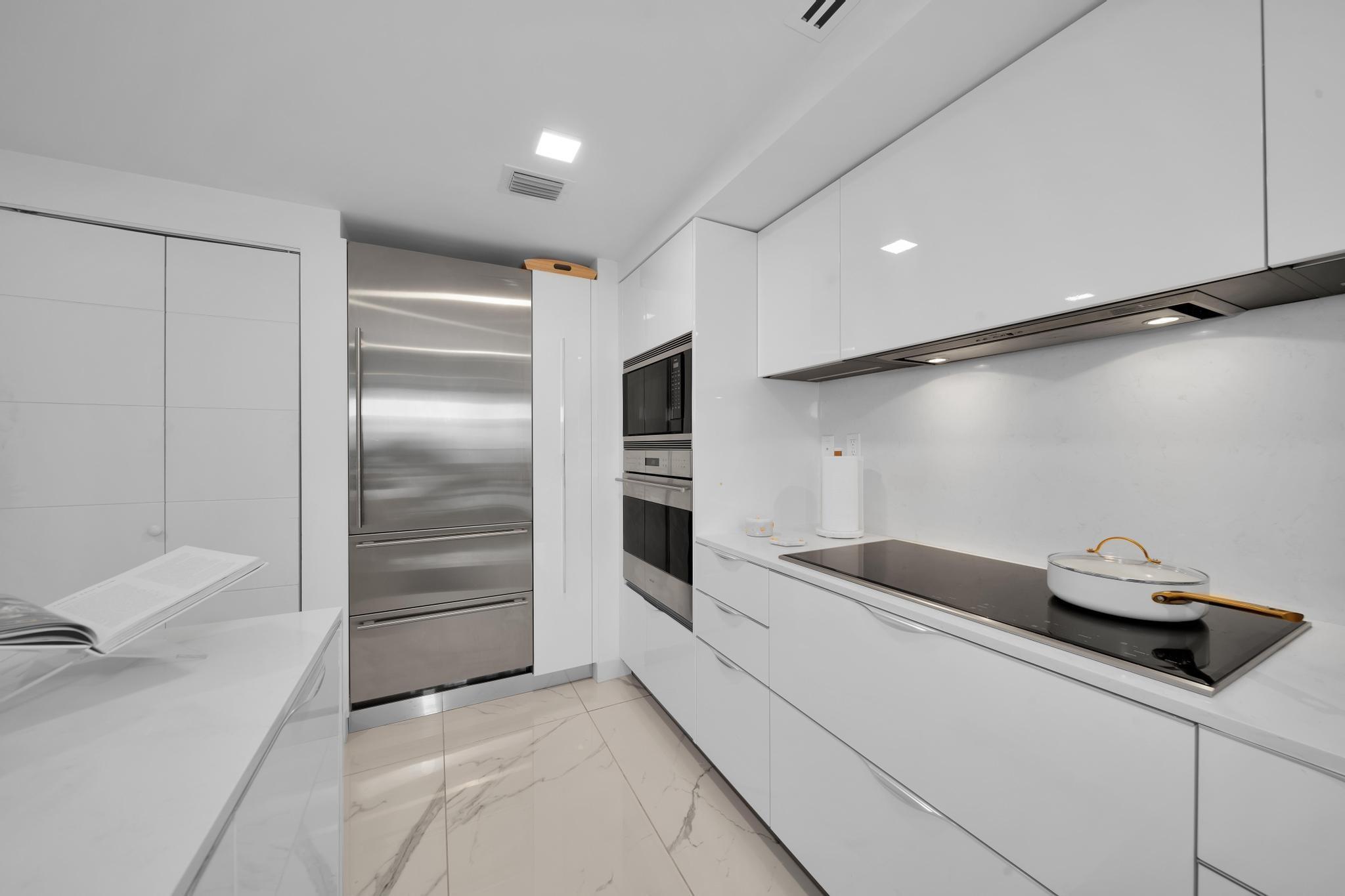 9521 E Bay Harbor Dr 305