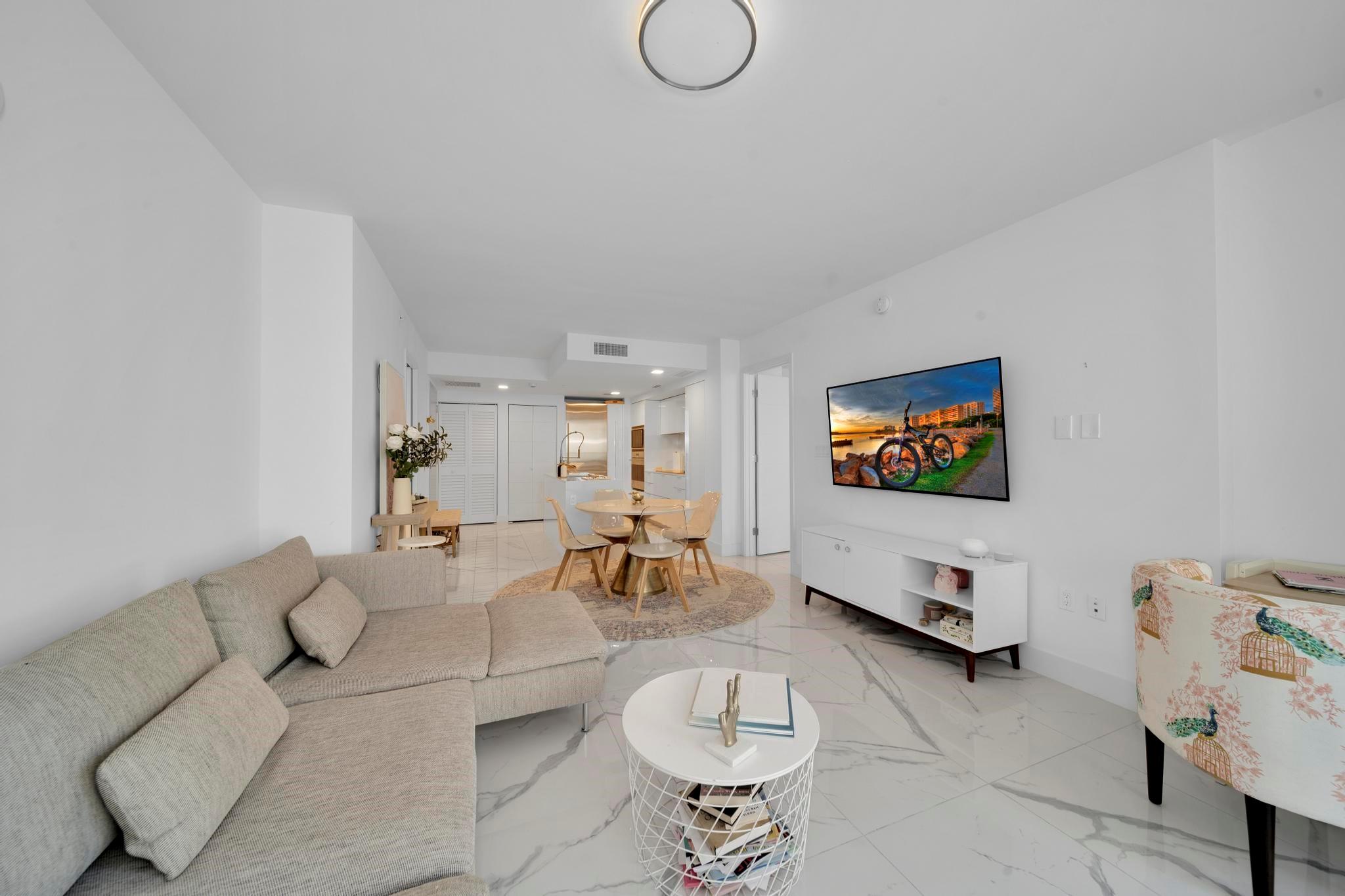 9521 E Bay Harbor Dr 305