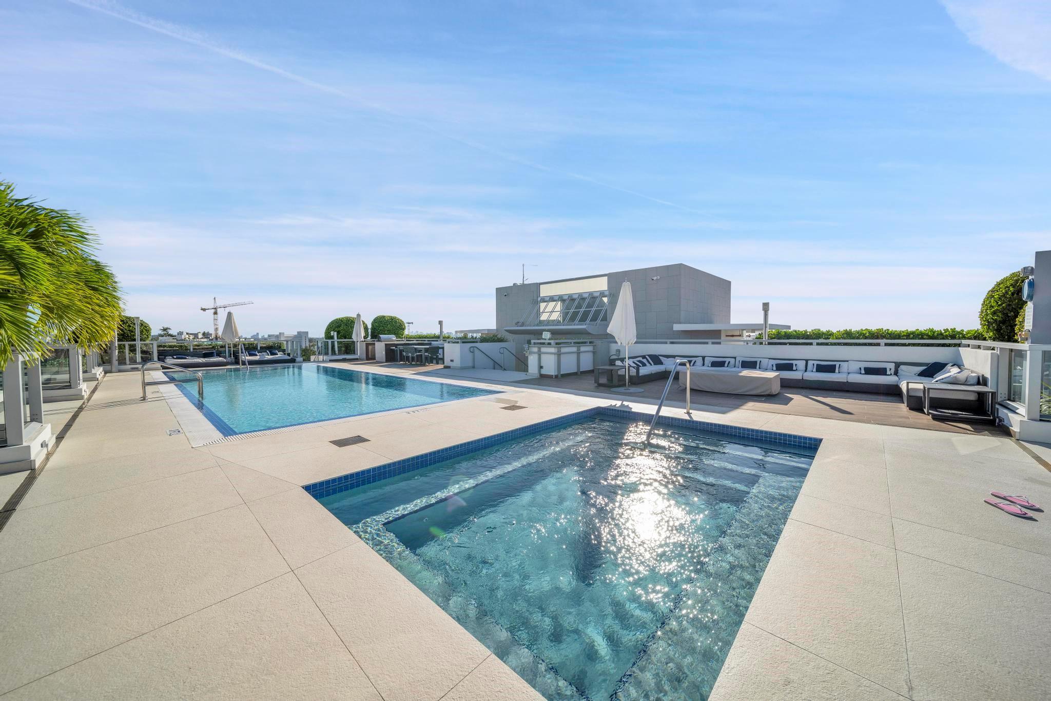 9521 E Bay Harbor Dr 305