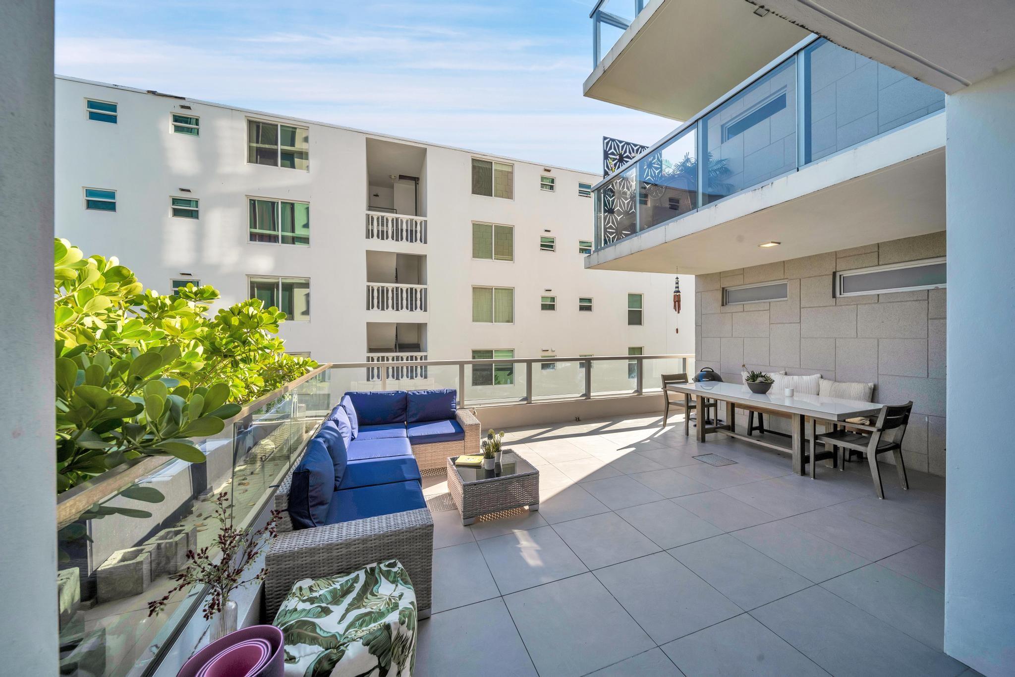 9521 E Bay Harbor Dr 305
