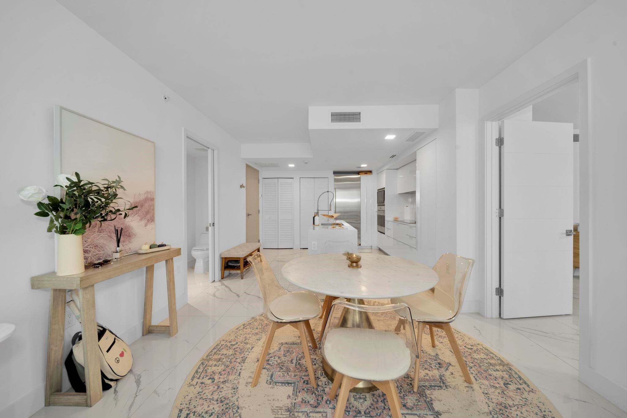 9521 E Bay Harbor Dr 305