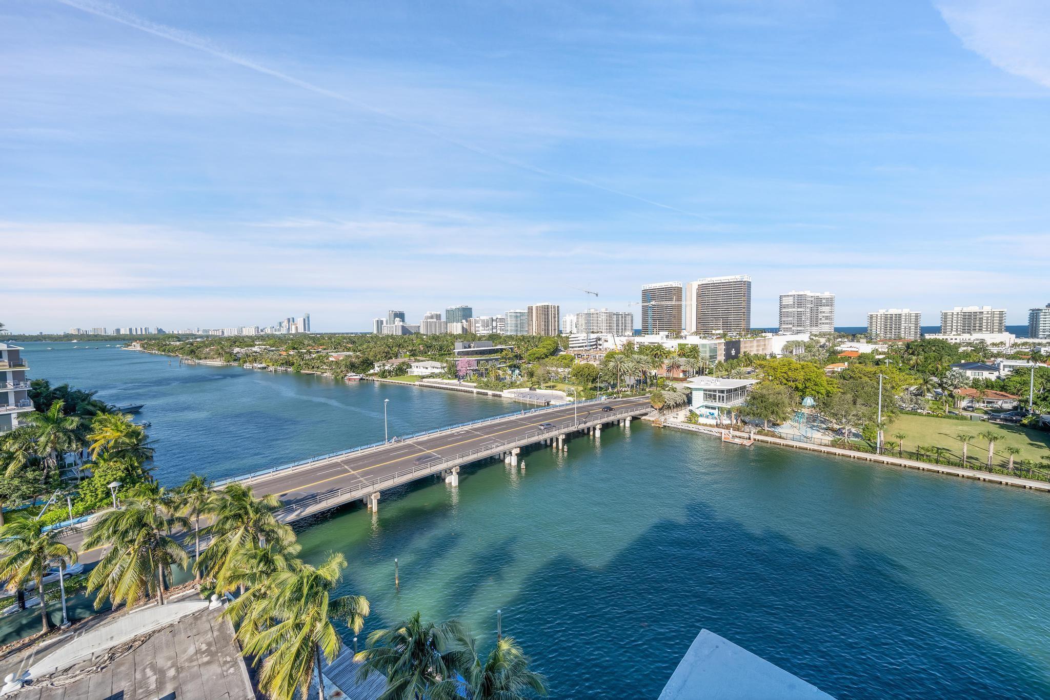 9521 E Bay Harbor Dr 305