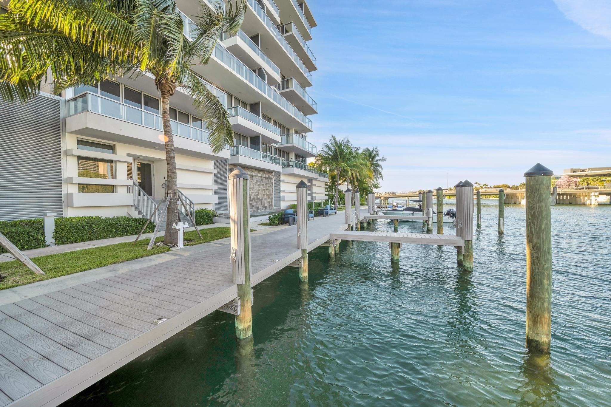 9521 E Bay Harbor Dr 305