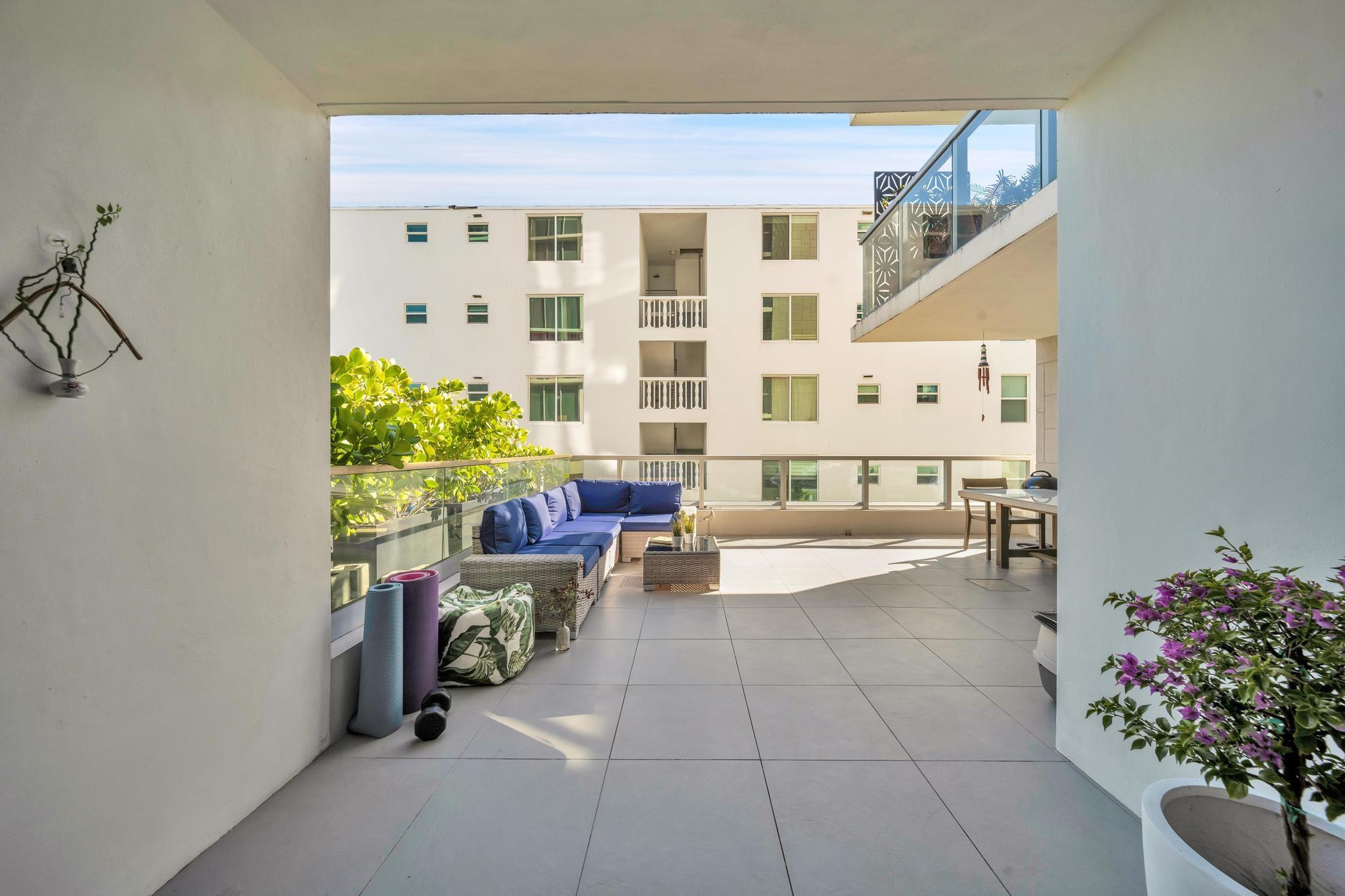 9521 E Bay Harbor Dr 305